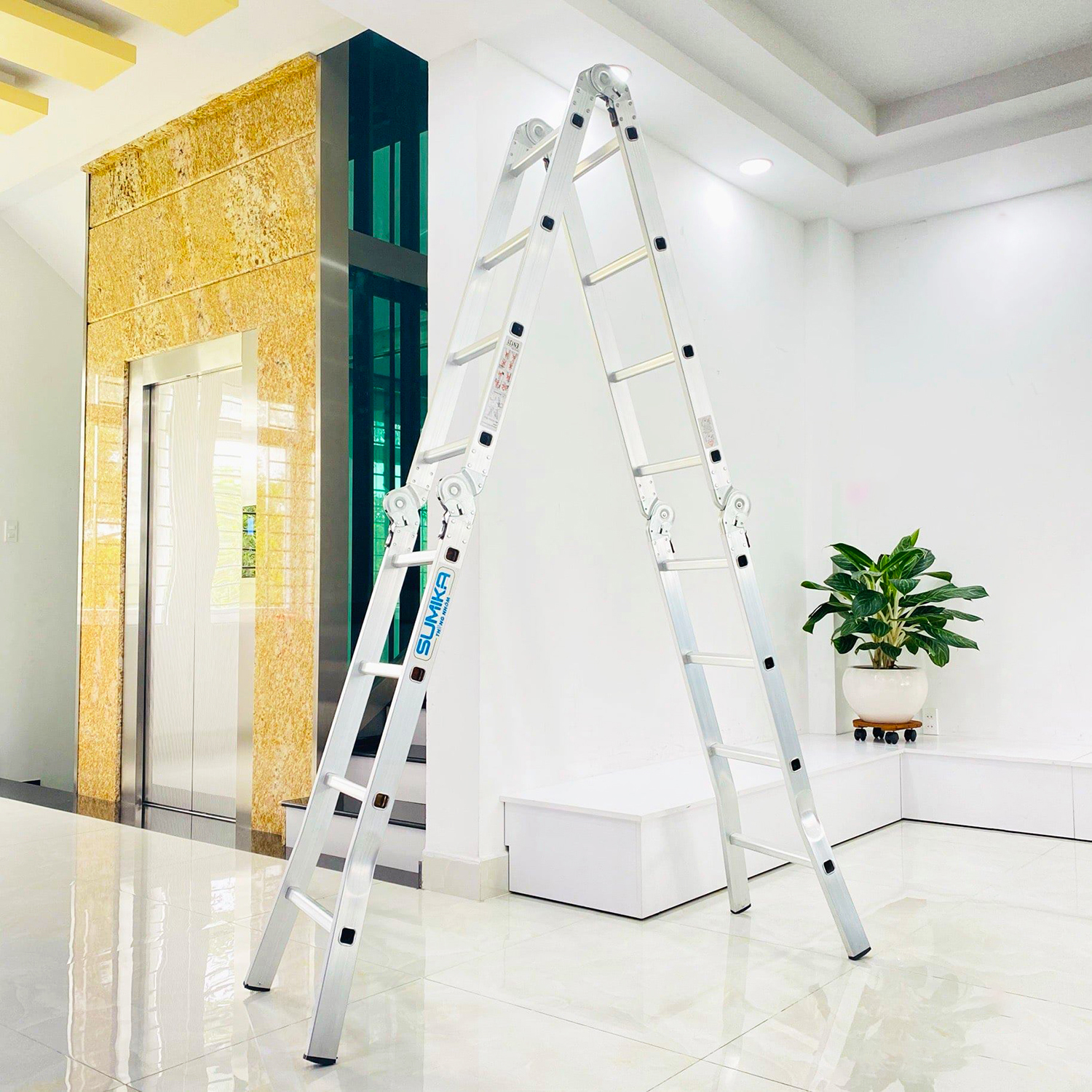 Thang nhôm gấp 4 đoạn SUMIKA SK604 , 14 tư thế sử dụng, tải trọng 150kg, làm từ hợp kim nhôm cao cấp, khóa chốt tự động