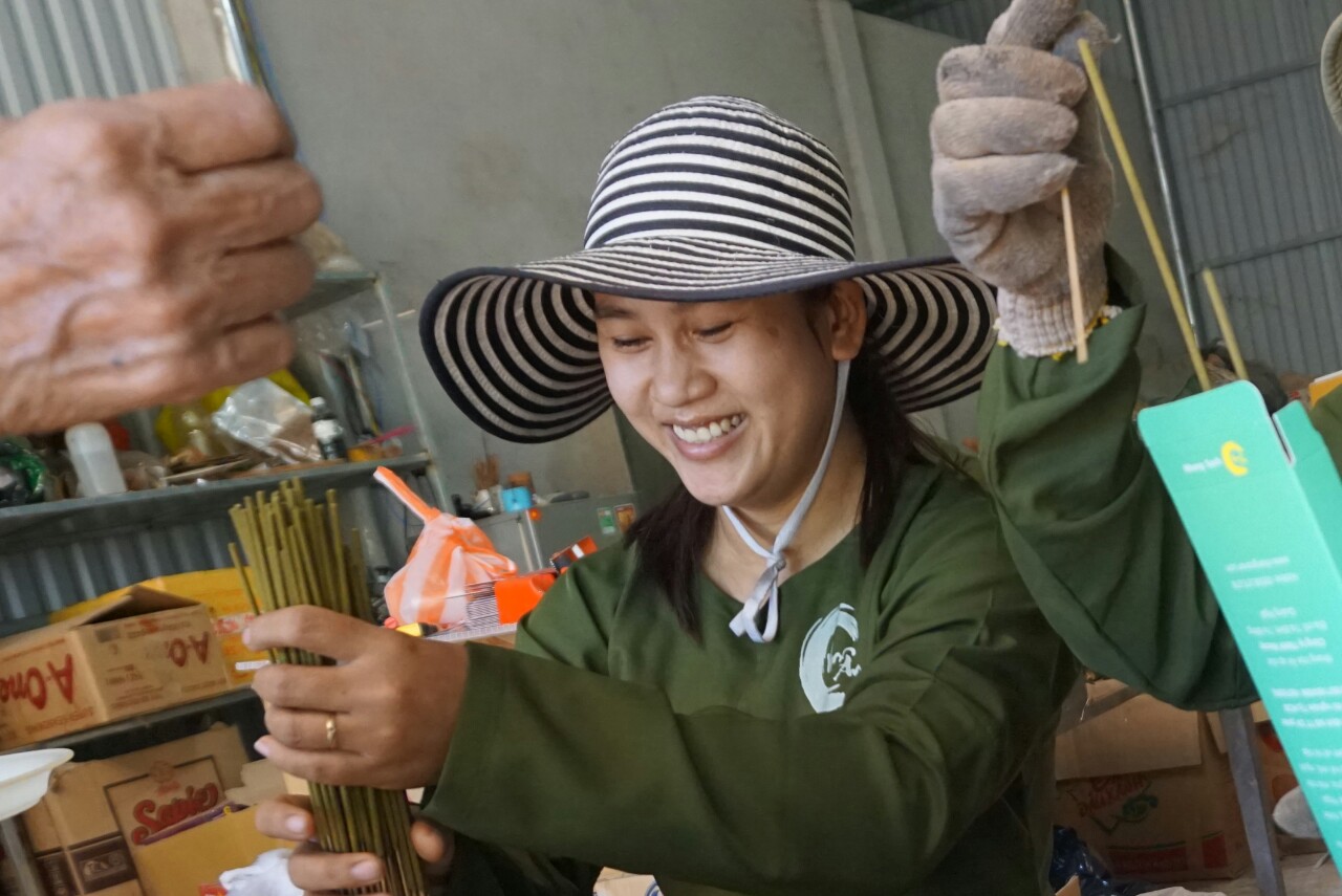 Nhang thảo mộc Vạn Ân (Bách thảo)