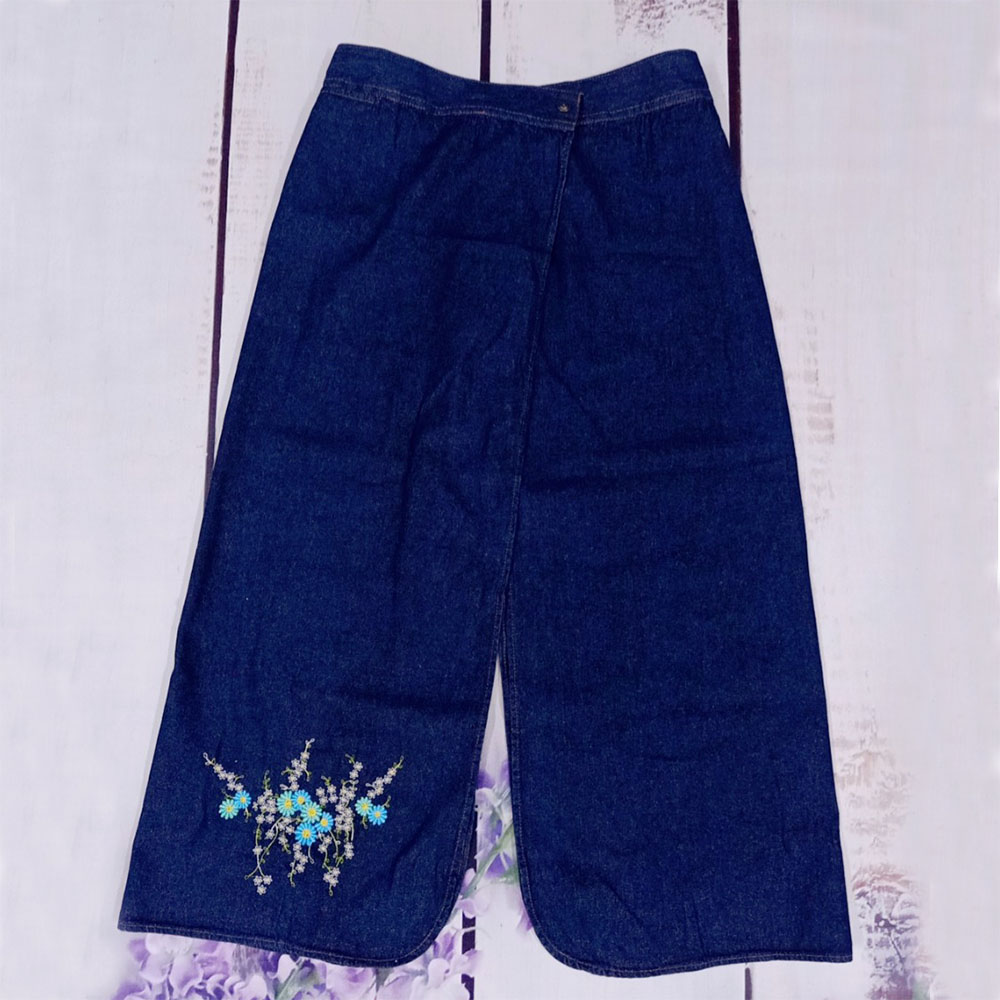 Quần Váy Chống Nắng Thông Minh Chất Liệu Jean Mềm Phù Hợp Với Xe Số, Khi Ngồi Sau Có Thêu Họa Tiết Hoa Thạch Thảo Xanh