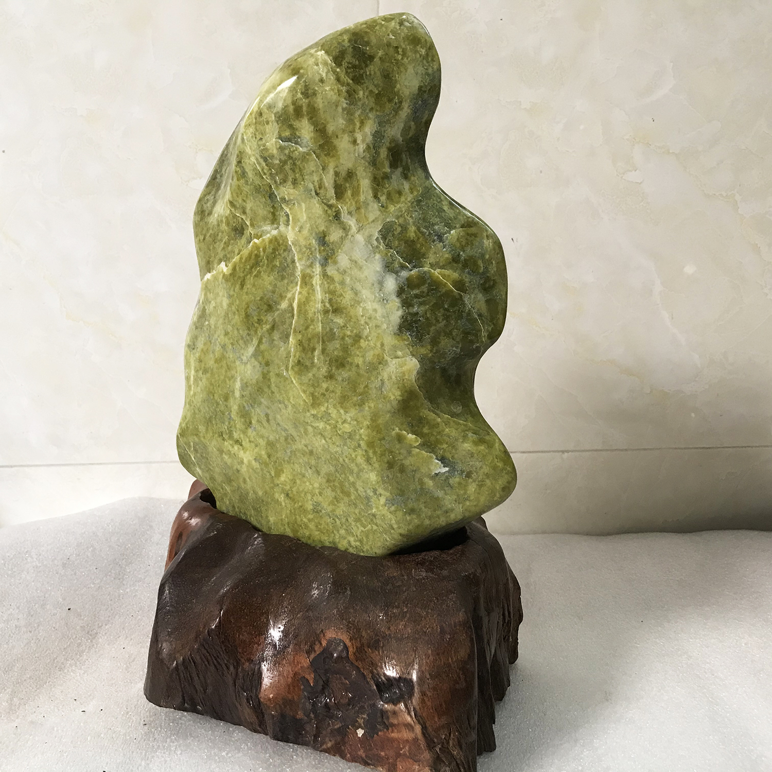 Cây đá tự nhiên để bàn hoàn toàn tự nhiên chất serpentine cao 43cm nặng 7 kg