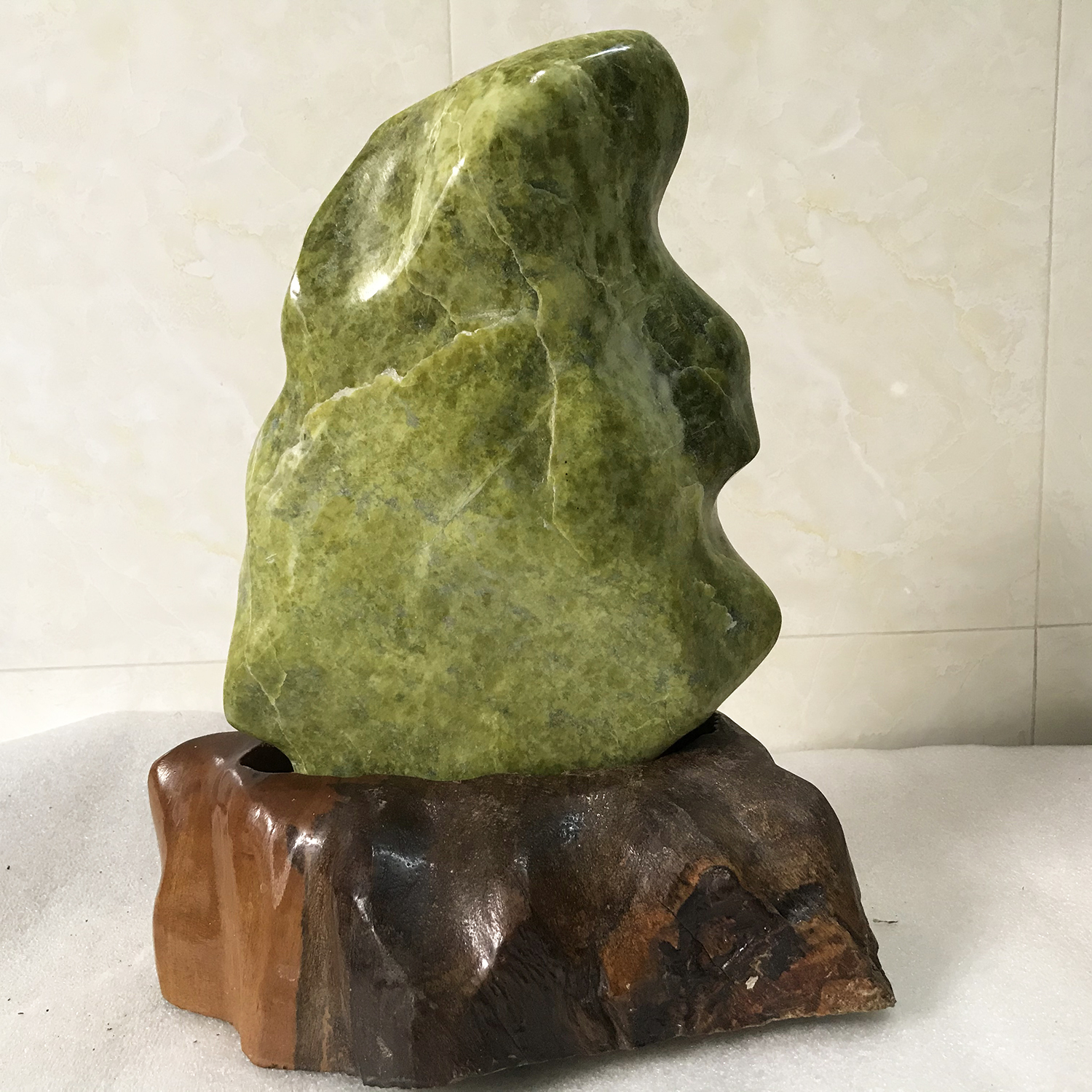 Cây đá tự nhiên để bàn hoàn toàn tự nhiên chất serpentine cao 43cm nặng 7 kg