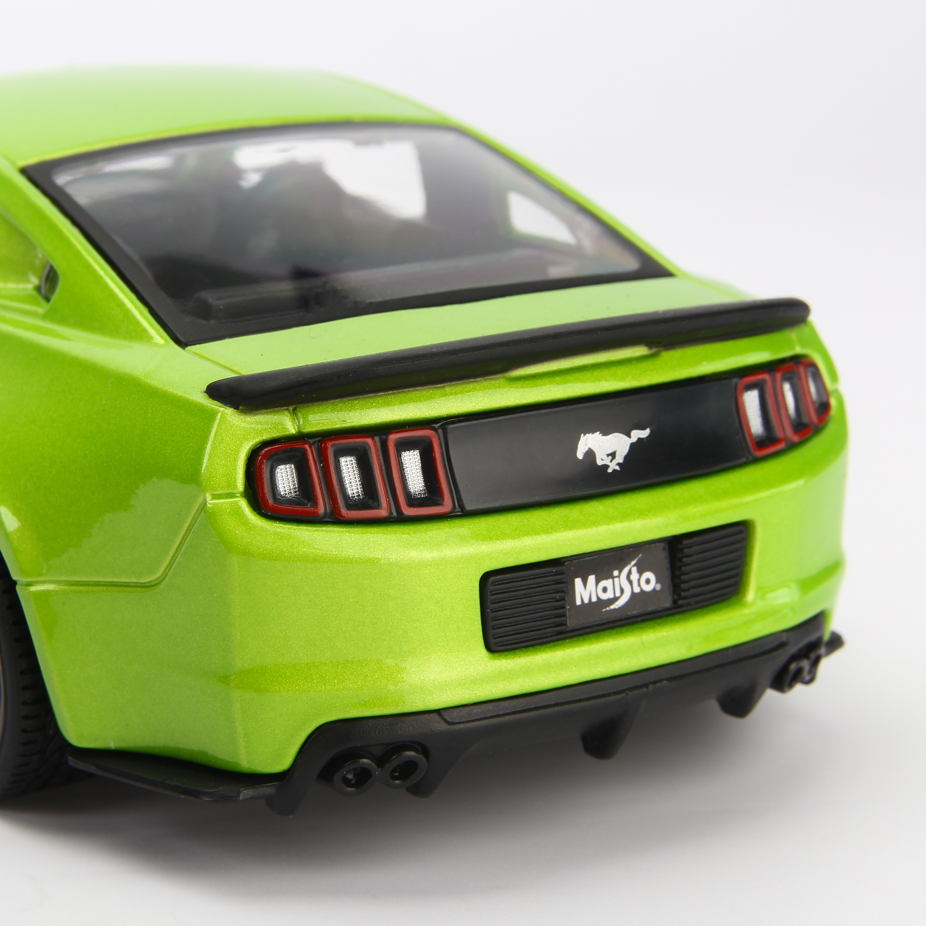 Mô Hình Xe Ford Mustang Street Racer Green 1:24 Maisto MH-31506