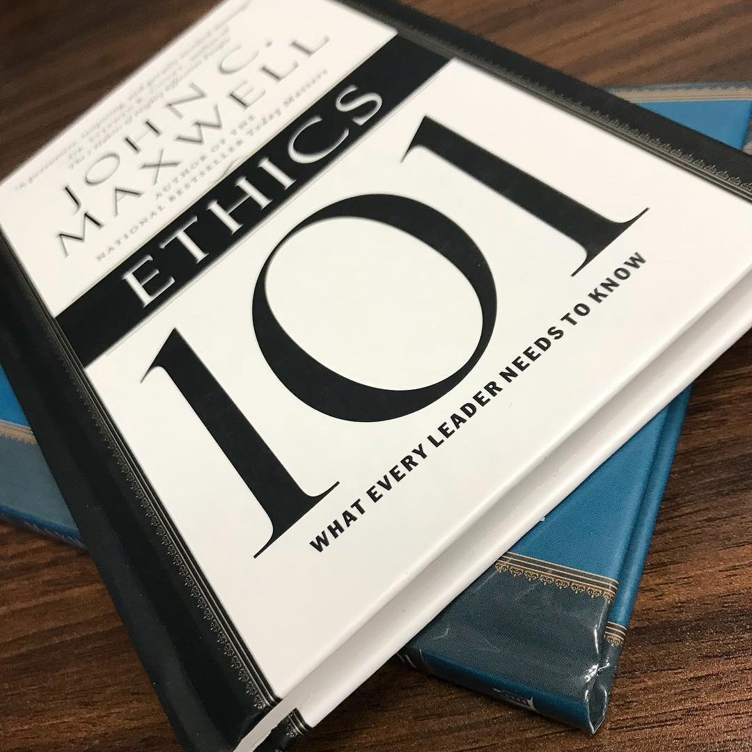 Ethics 101: What Every Leader Needs To Know (by John C. Maxwell, Author of Today Matters) (Hardcover)