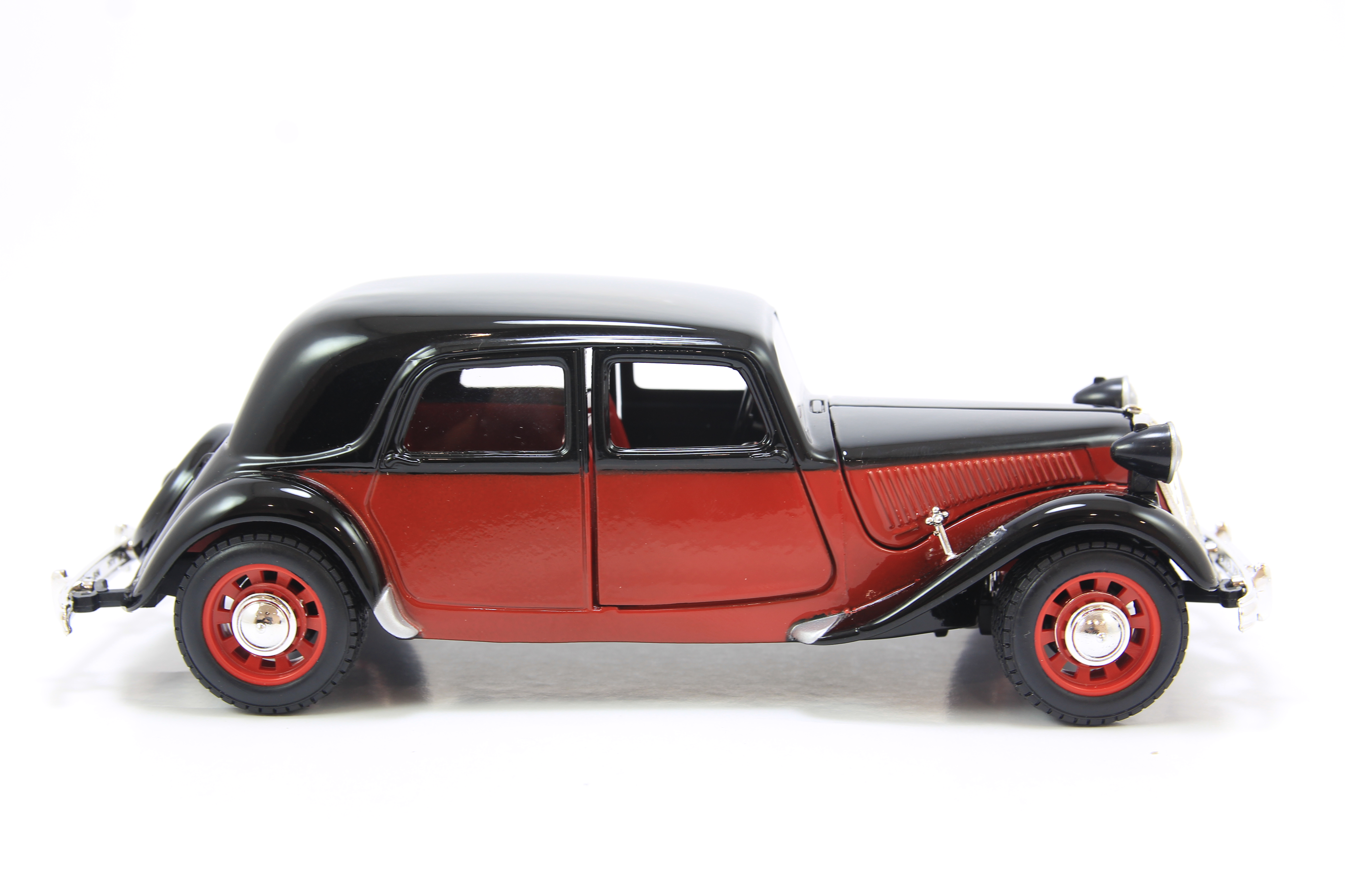 Mô Hình Xe Citroen TA 15CV TA 1938 Black/Red 1:24 Bburago - MH18-22017