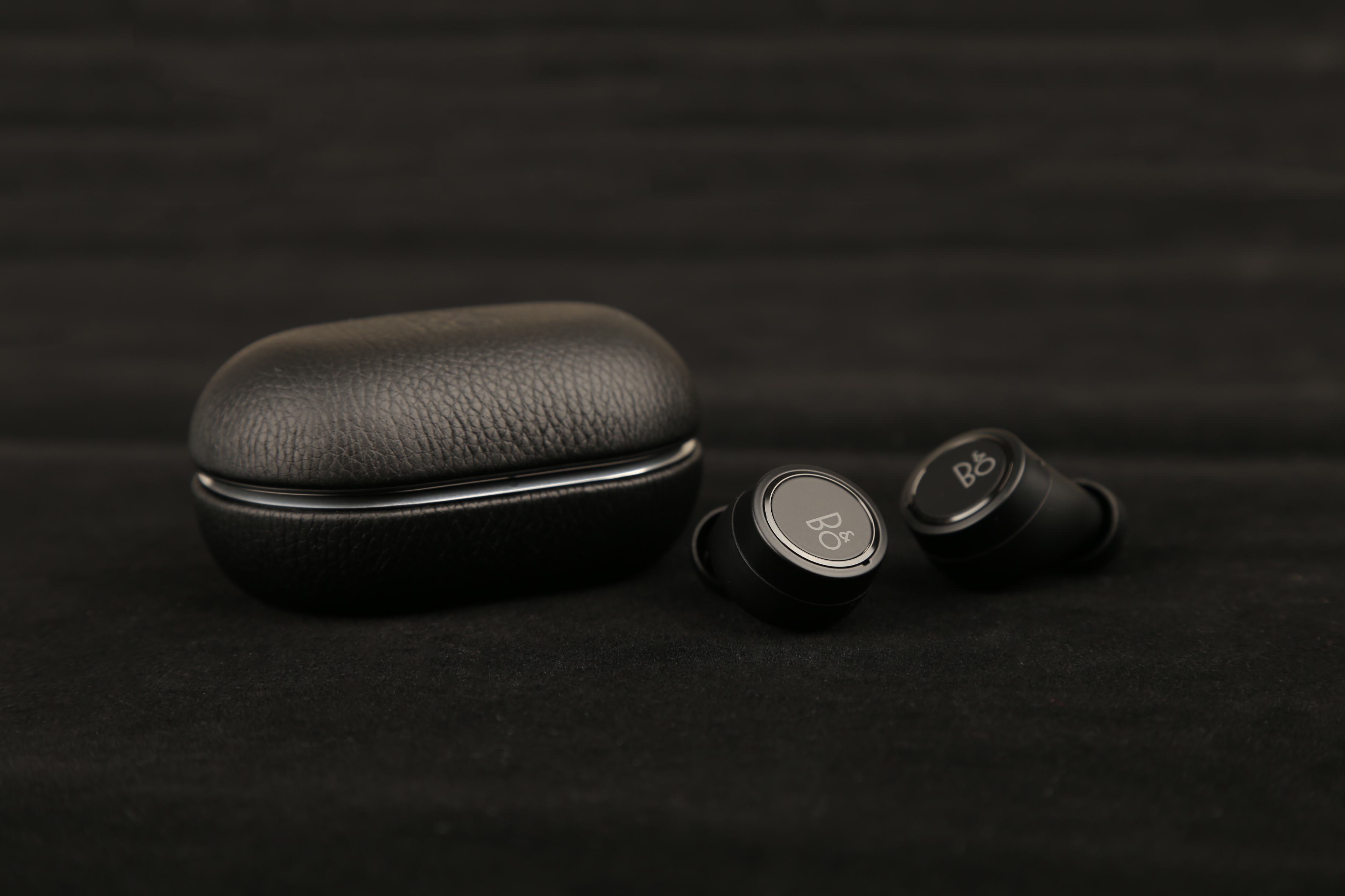 Tai nghe Bluetooth Beoplay E8 3.0 Black - Hàng chính hãng