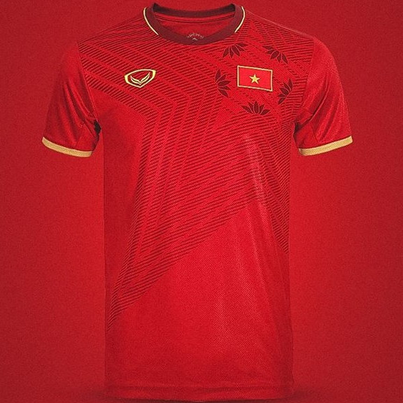 Bộ quần áo thi đấu đội tuyển Việt Nam màu đỏ năm 2020, vải thun thể thao, thấm hút tốt, thoáng mát, co dãn, thoải mái vận động, kiểu dáng trẻ trung, có logo