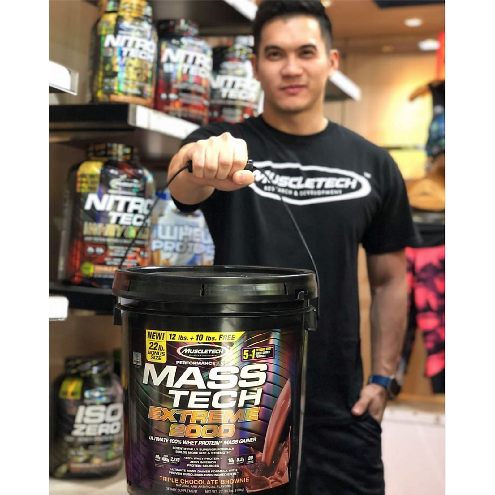 Sữa tăng cân MASS TECH EXTREME 2000 của MuscleTech hương chocolate thùng 10kg