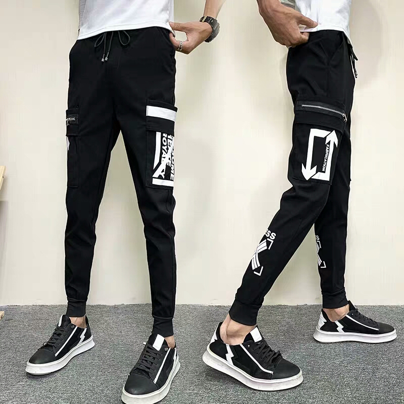 Quần jogger túi hộp với họa tiết bắt mắt