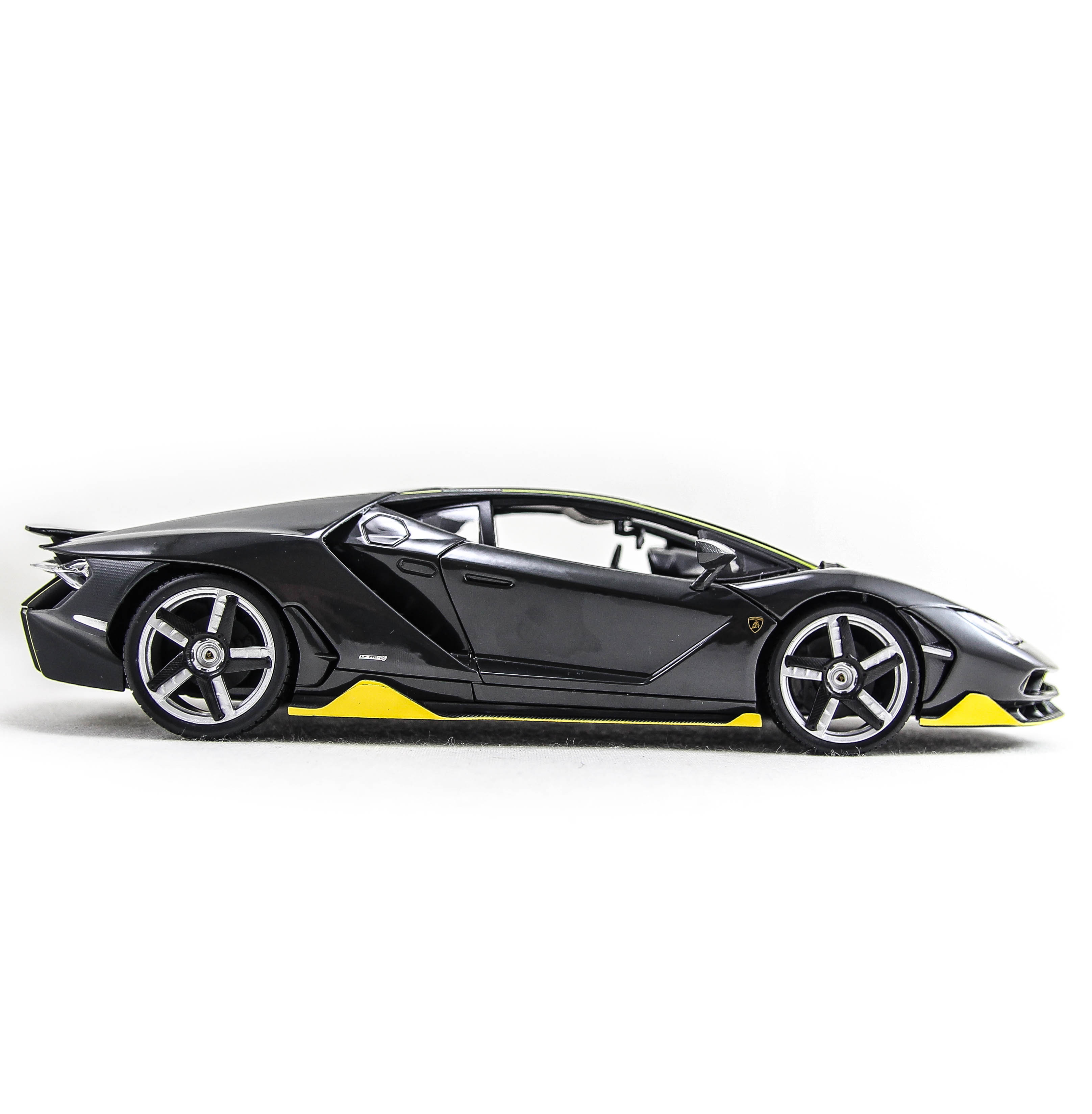 Mô Hình Xe Lamborghini Centenario Black 1:18 Maisto MH-31386