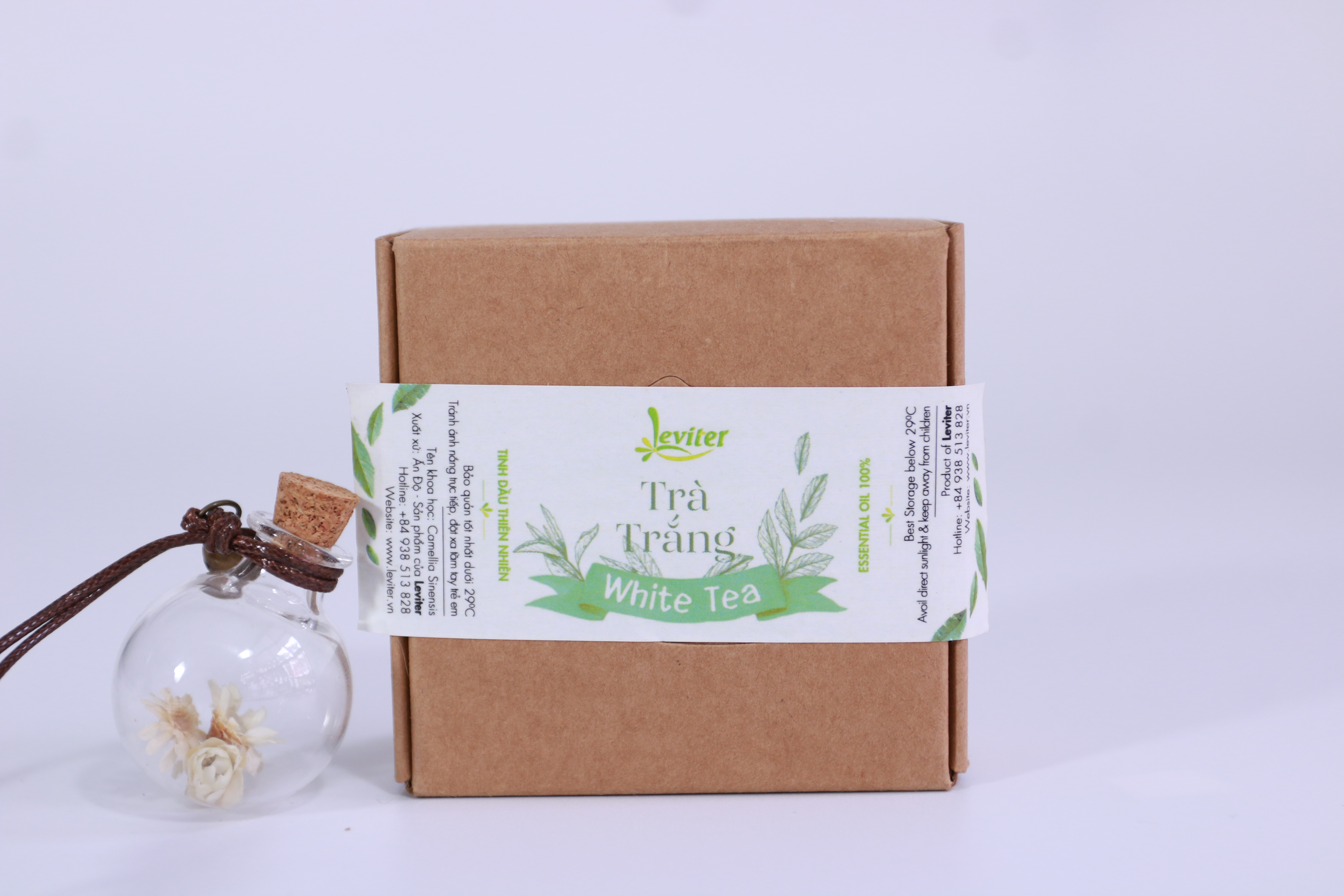 Combo Tinh Dầu Leviter Trà Trắng 10ml Và Lọ Thủy Tinh Treo Xe