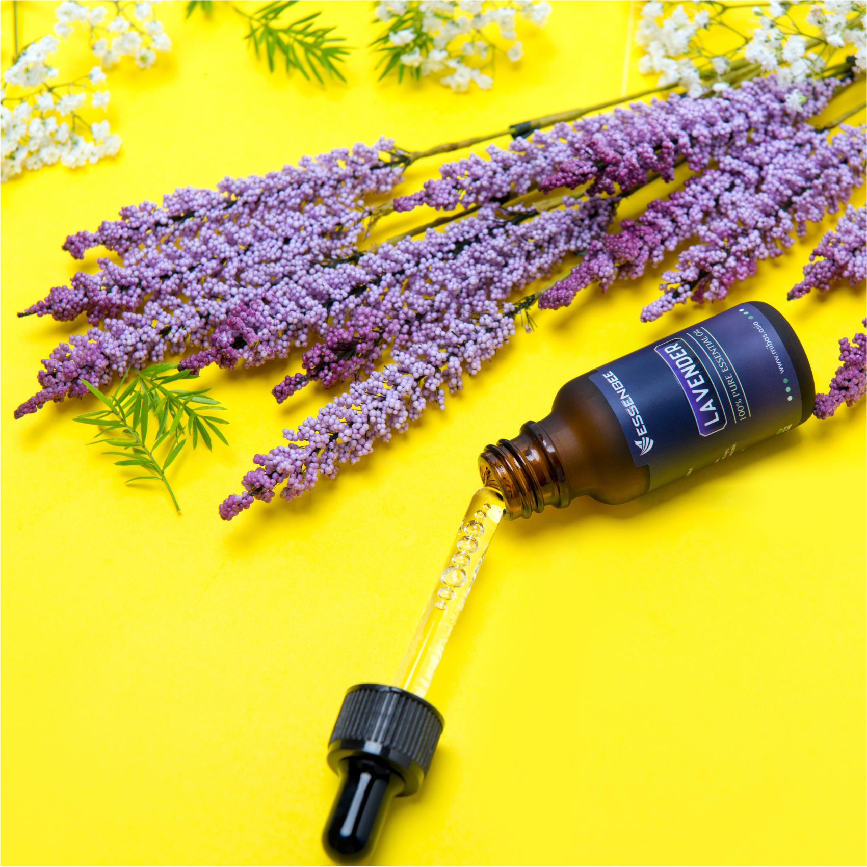 Tinh dầu thiên nhiên Hoa Lavender - Essenbee - 20ml - Hỗ trợ thư giãn tinh thần, giảm stress, chống trầm cảm. Kháng khuẩn, khử mùi, tái tạo không khí trong lành. Xua muỗi hiệu quả và an toàn cho trẻ em.