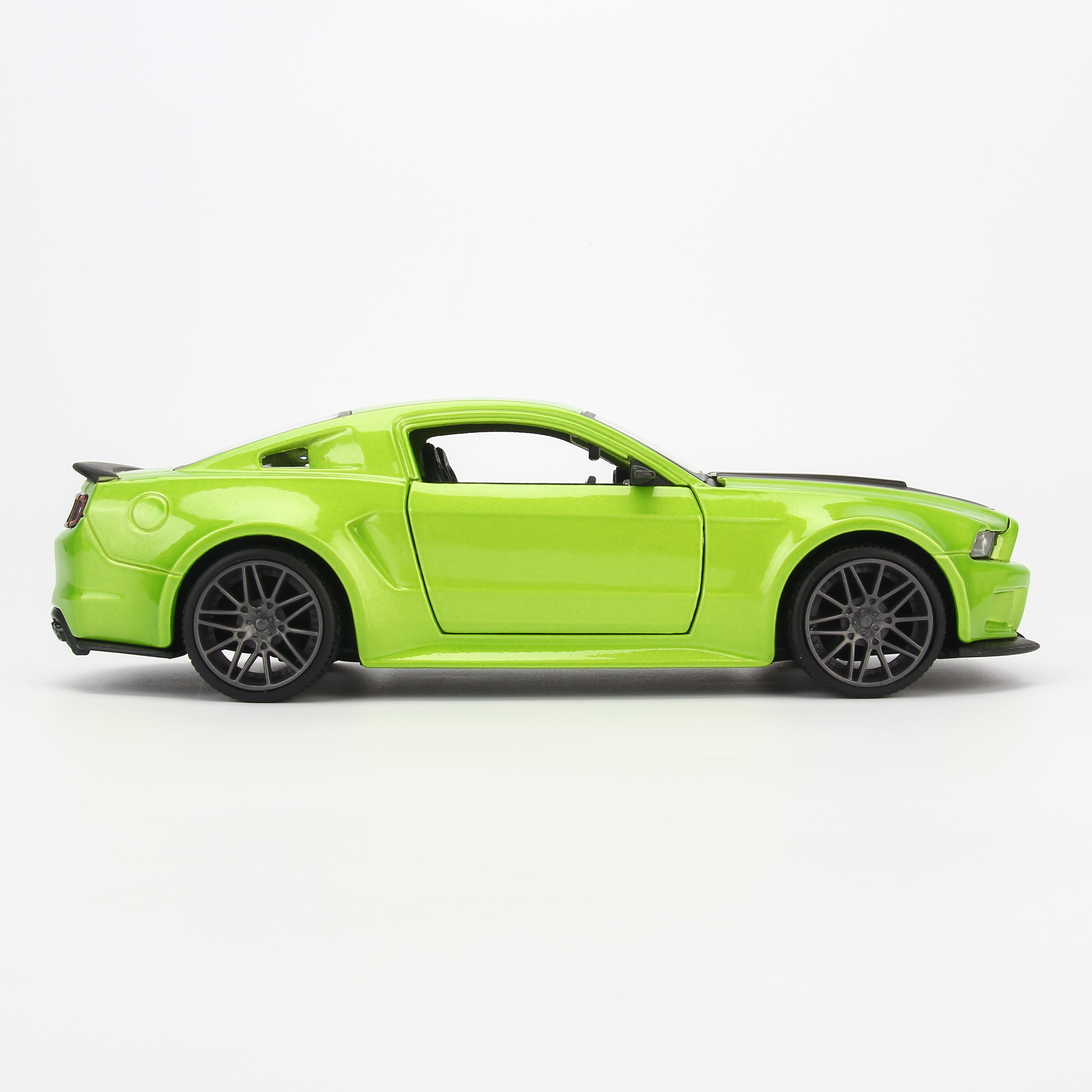 Mô Hình Xe Ford Mustang Street Racer Green 1:24 Maisto MH-31506