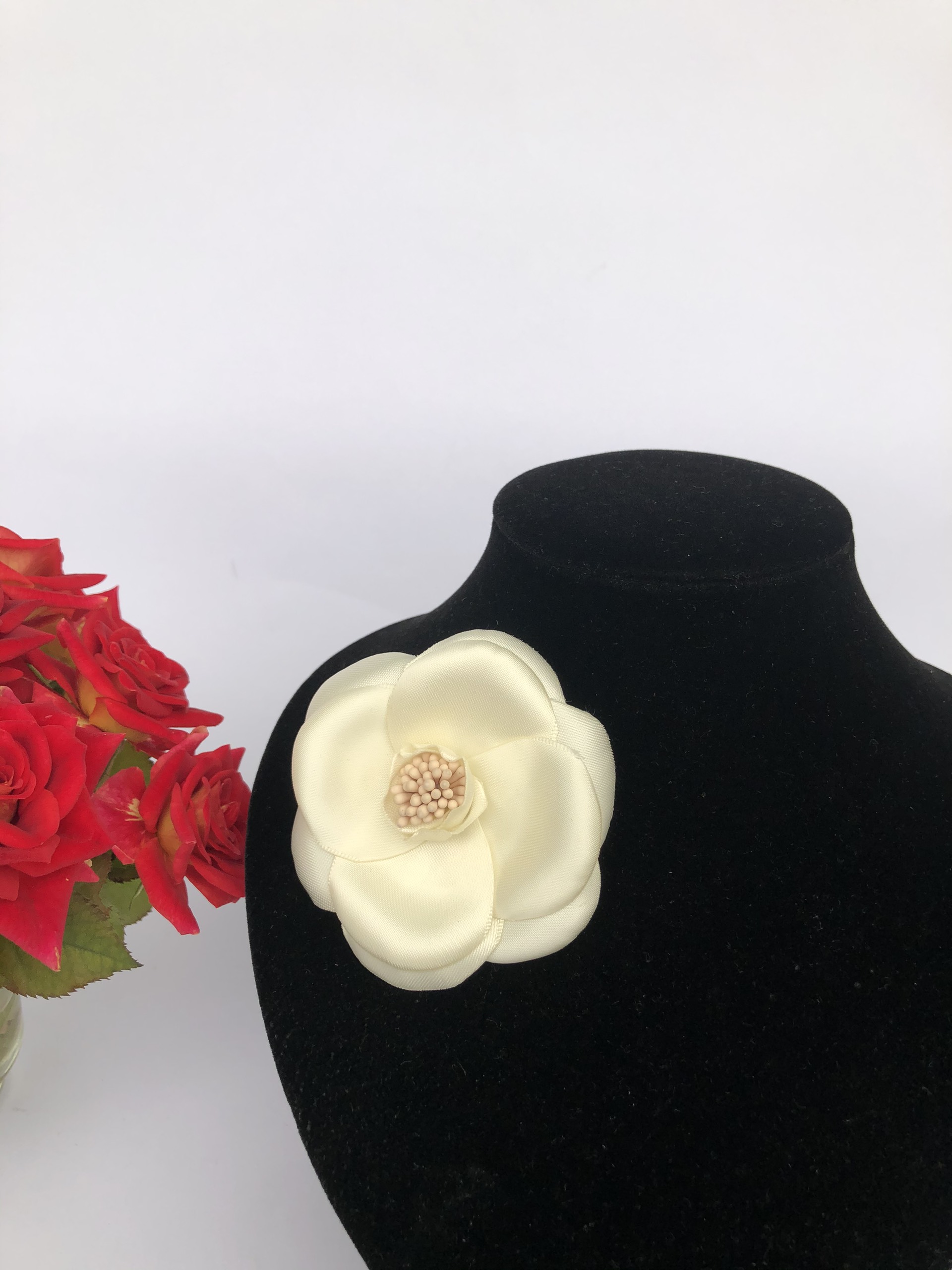 Hoa cài áo Handmade Vải lụa Hoa Trà - màu trắng (White Camellia)