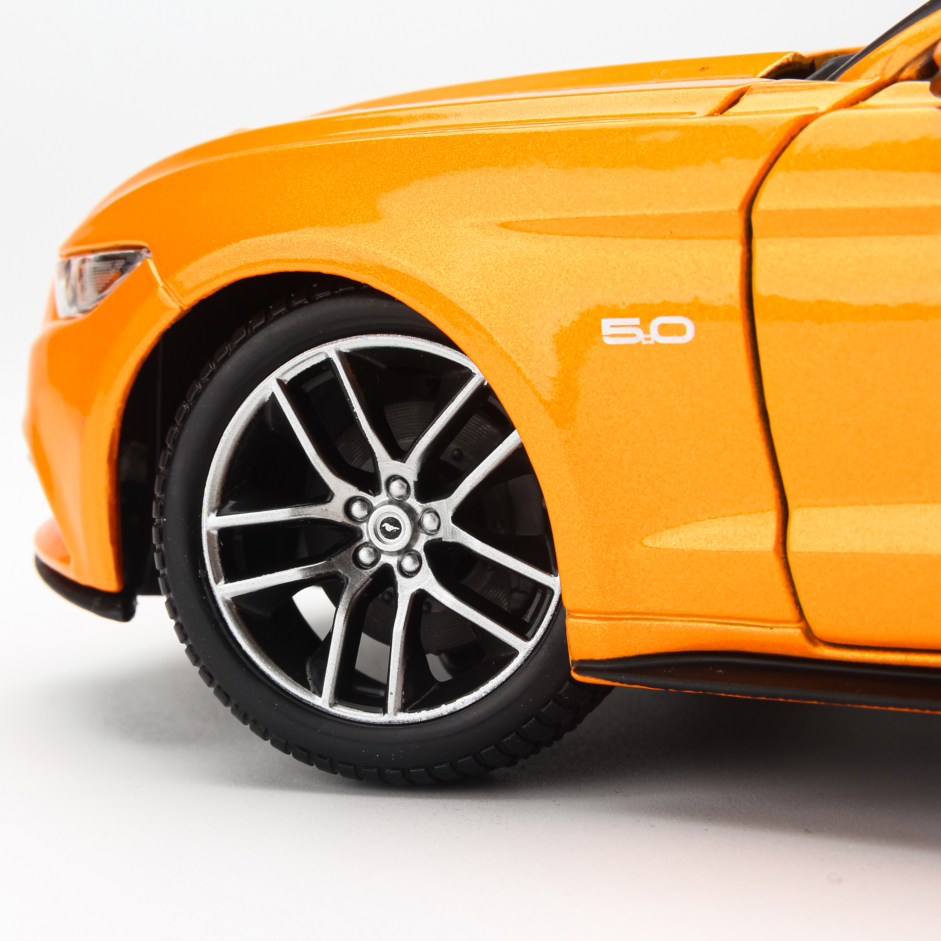 Mô Hình Xe Ford Mustang Orange GT 2015 1:18 Maisto MH-31197