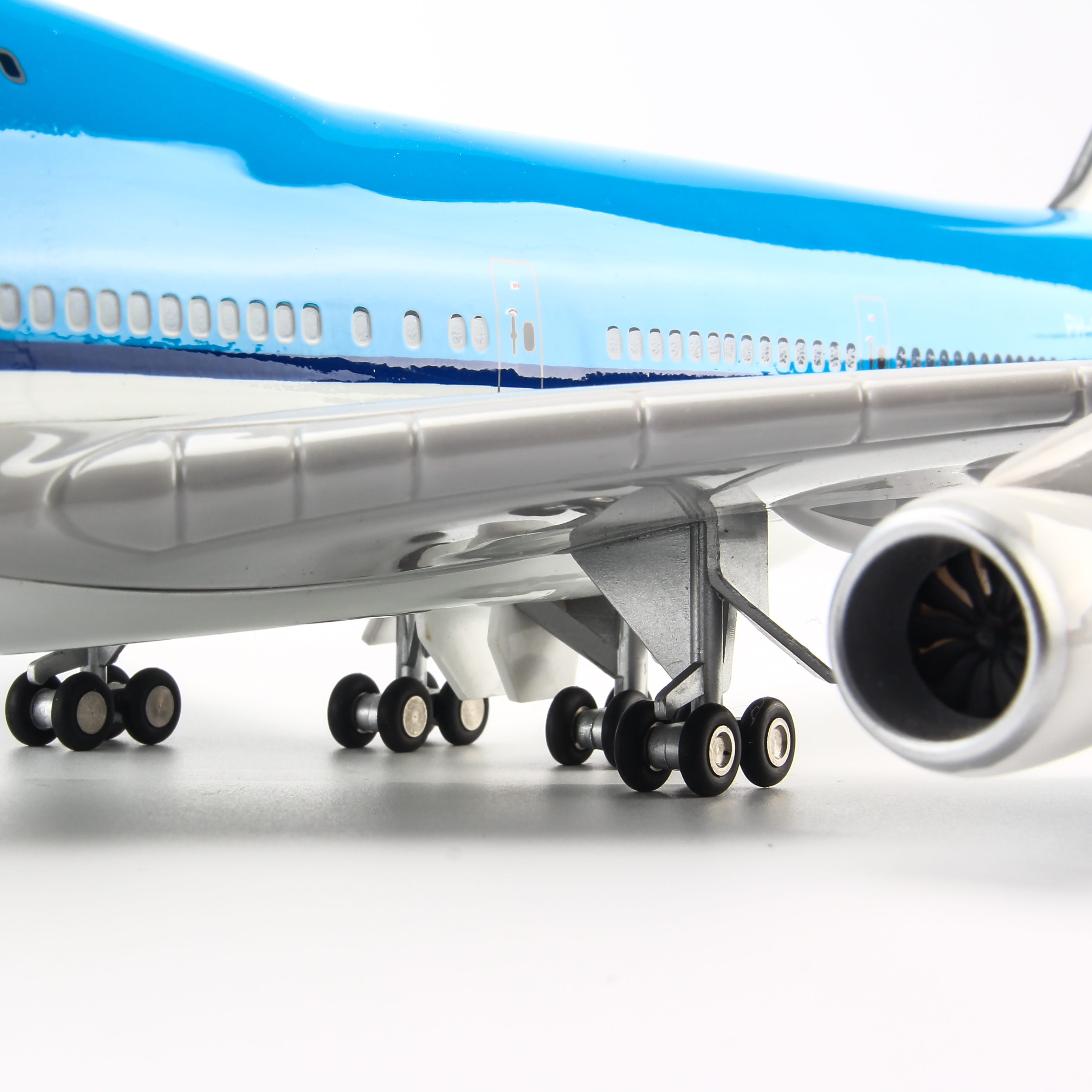 MÔ HÌNH MÁY BAY B747 KLM 47CM EVERFLY (LED)