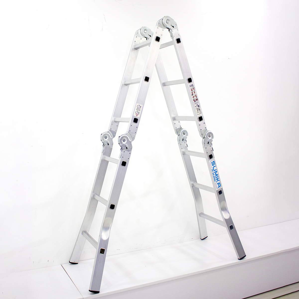 Thang nhôm gấp 4 đoạn SUMIKA SK603 , 14 tư thế sử dụng, tải trọng 150kg, làm từ hợp kim nhôm cao cấp, khóa chốt cao cấp và tự động, có đế cao su chống trượt