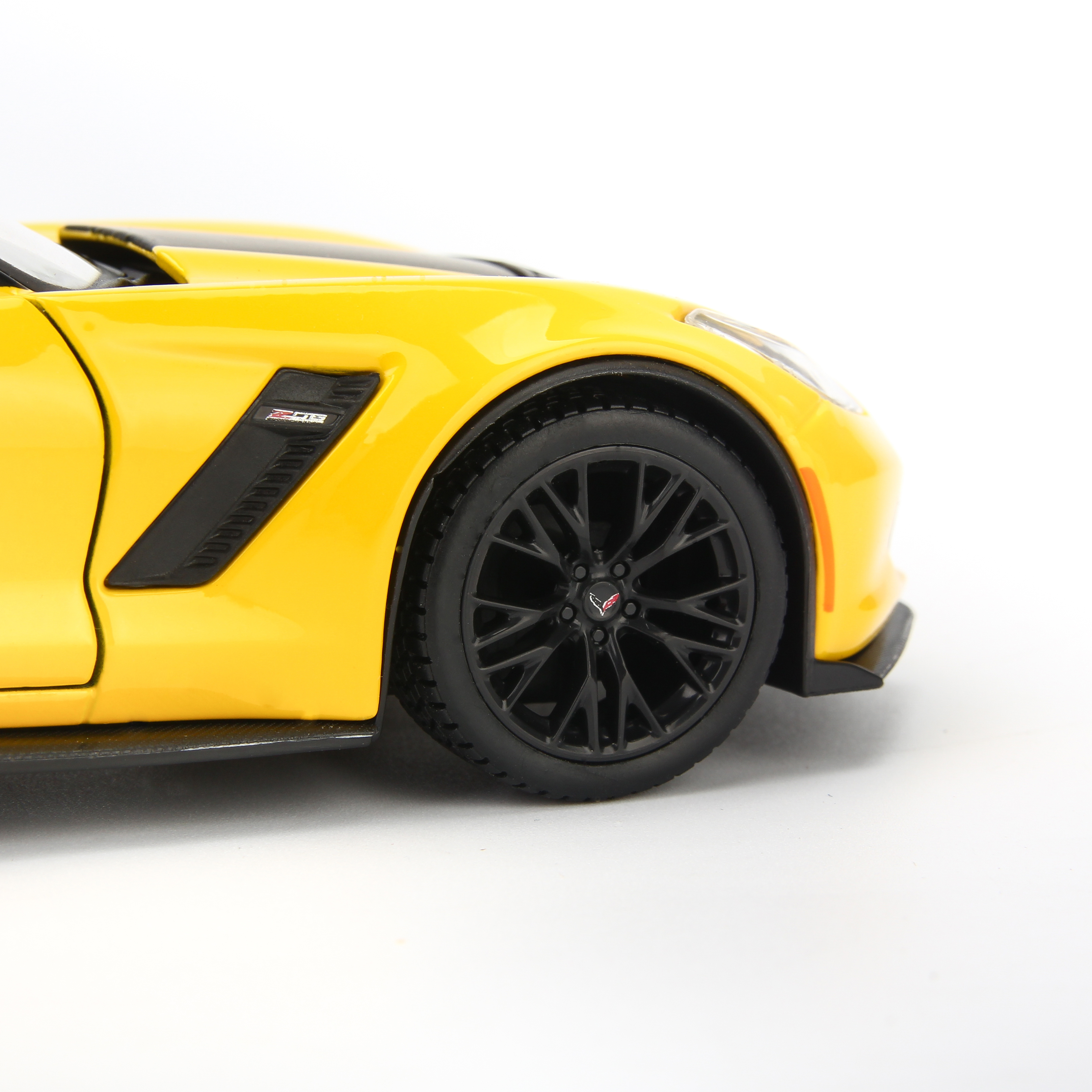 Mô Hình Xe Corvette Z06 Yellow 1:24 Maisto MH-31133