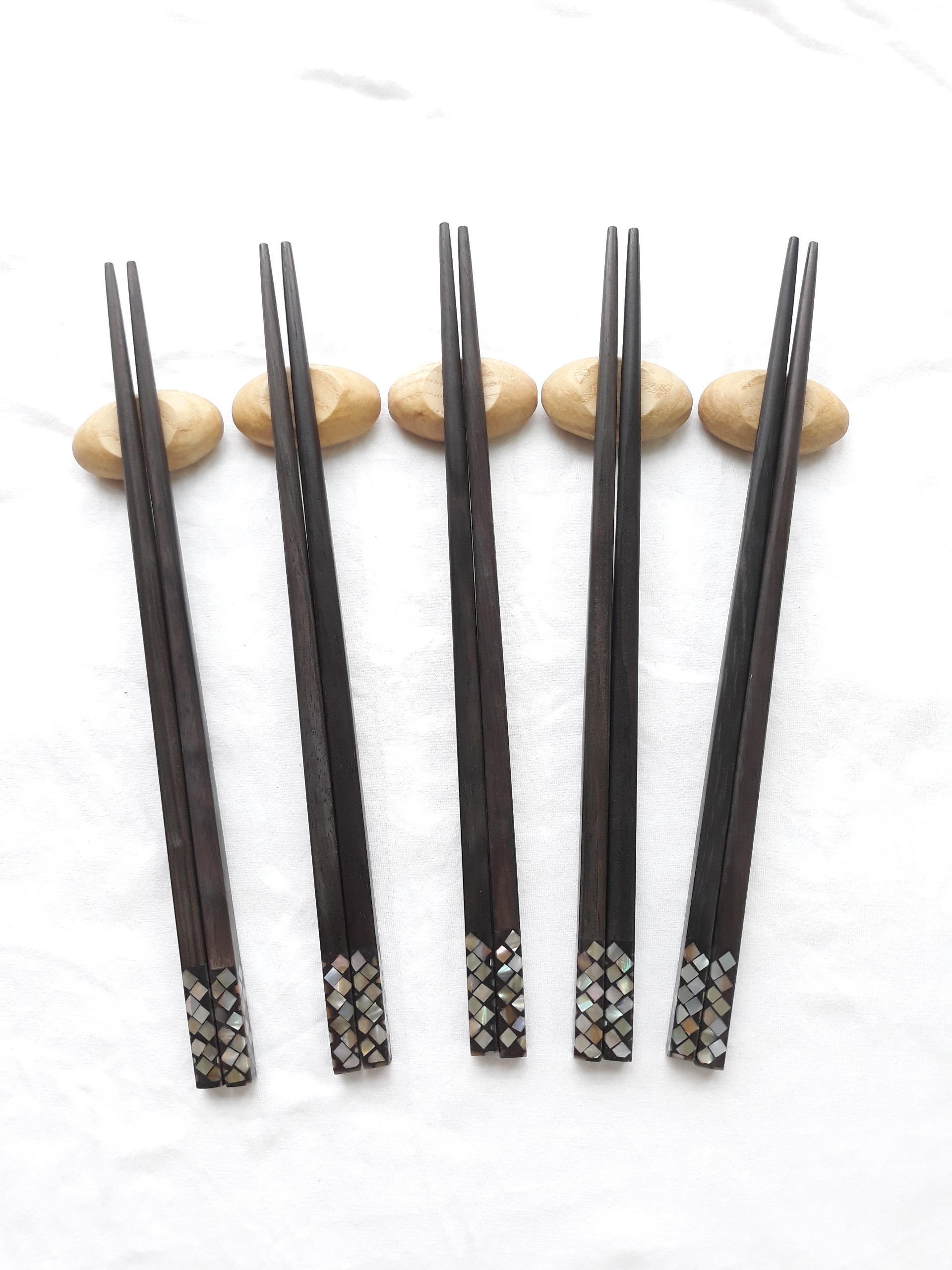 Đũa gỗ Mun Hoa vuông khảm trai 23,5cm-Bộ 5 đôi