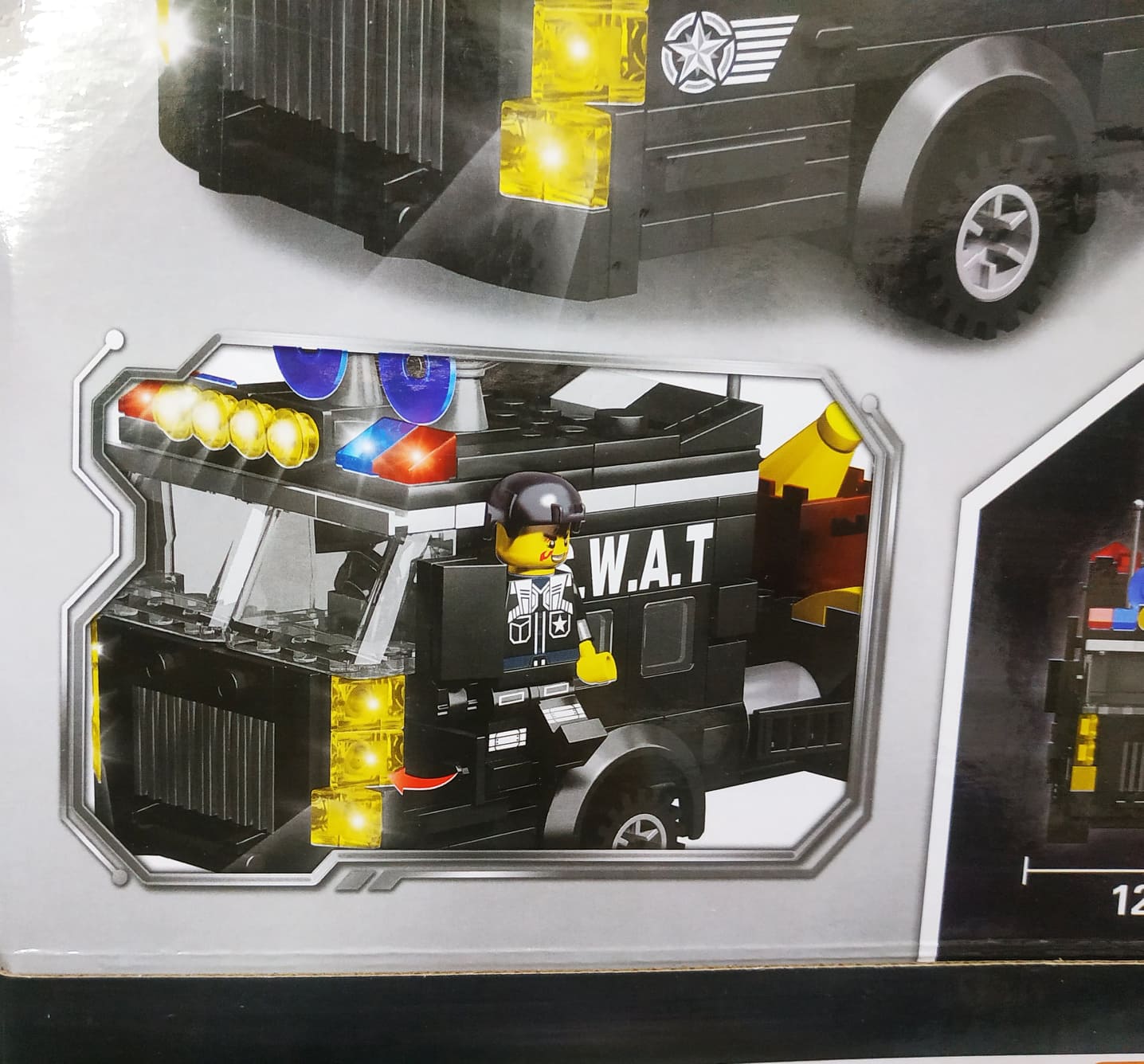Bộ đồ chơi lắp ghép, xếp hình xe chỉ huy màu đen chuyên nghiệp của đội siêu cảnh sát đặc nhiệm (728 miếng ghép)