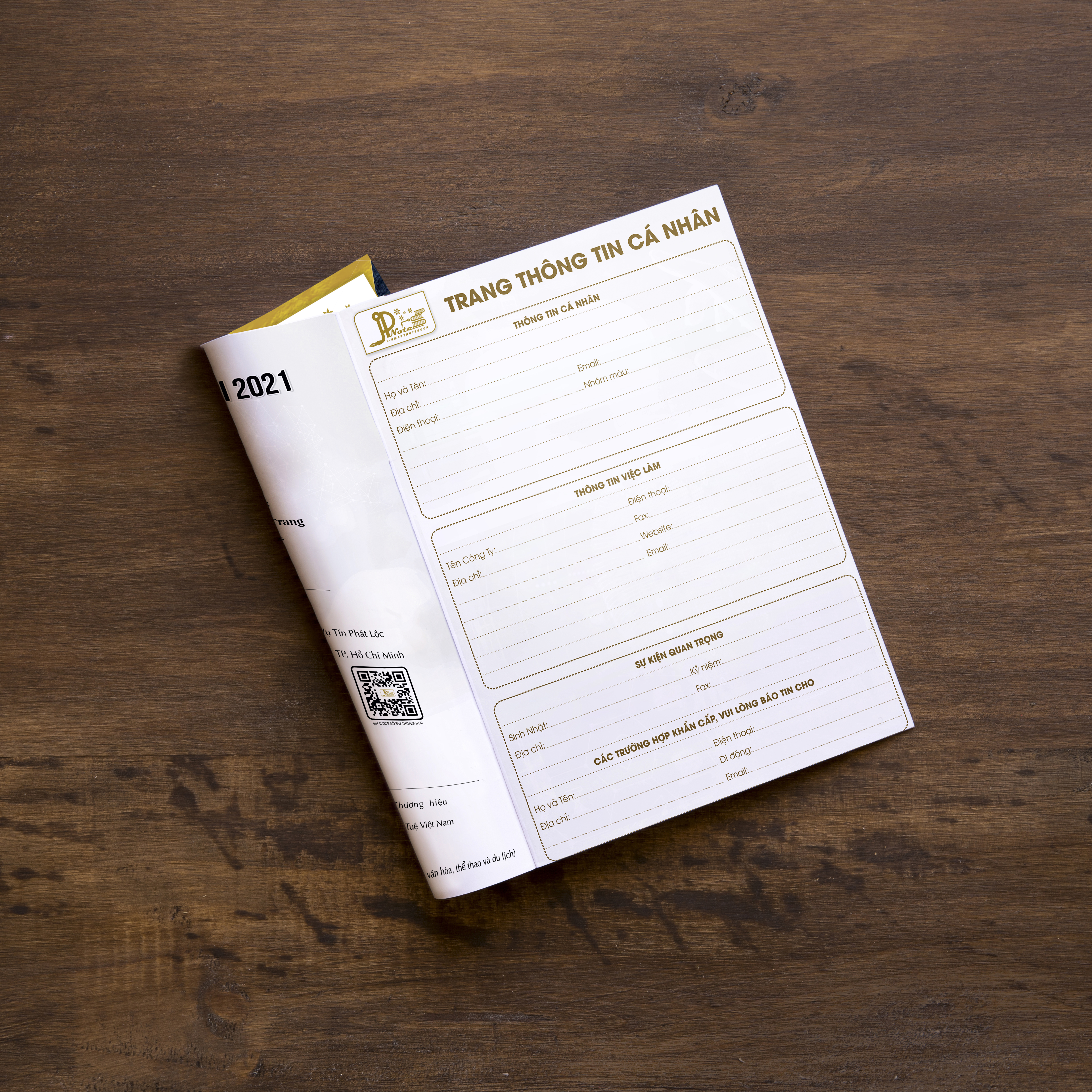 Cuốn sổ tay lập kế hoạch cá nhân E-smart Notebook 2021 TẬP 1 thiết kế với 256 trang, sử dụng trong 6 tháng giúp quản lý thời gian, công việc, mối quan hệ và tài chính hiệu quả