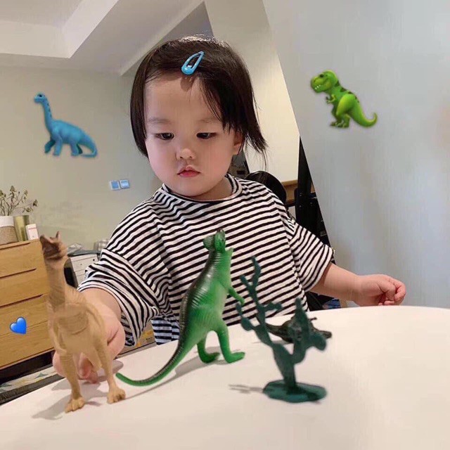 Đồ Chơi Mô Hình Khủng Long Kiếm Ăn 32CT Jurassic World Dinosaurs thiết kế sinh động, chất nhựa an toàn & đẹp, phù hợp làm đồ chơi, kích thích tư duy, sáng tạo của bé thông qua mô hình