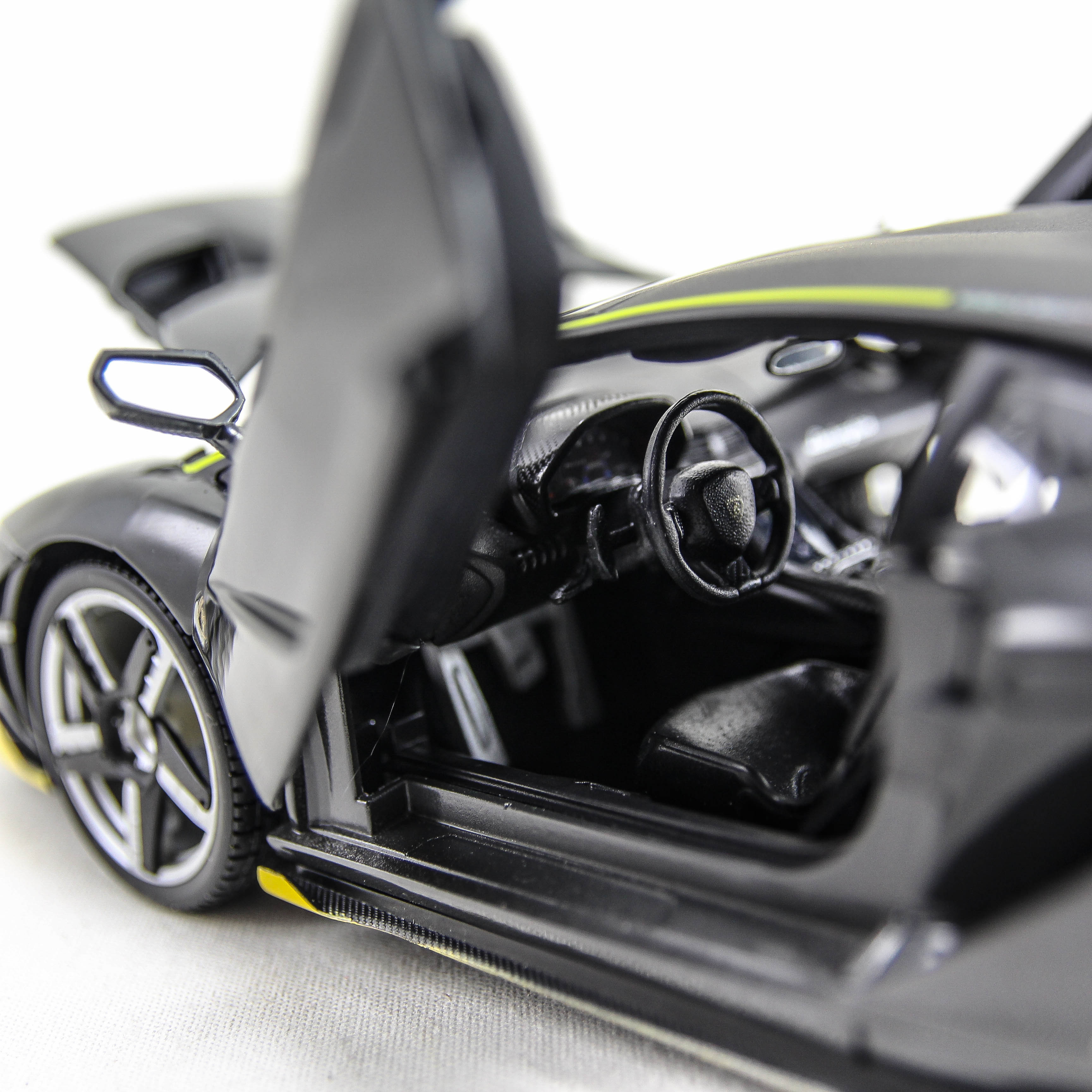 Mô Hình Xe Lamborghini Centenario Black 1:18 Maisto MH-31386