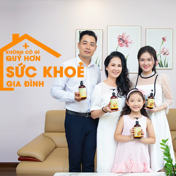 Combo 2 chai sữa tắm thảo dược gừng nghệ Cỏ Cây Hoa Lá Phòng cảm tránh gió – Bảo vệ sức khỏe cho cả gia đình