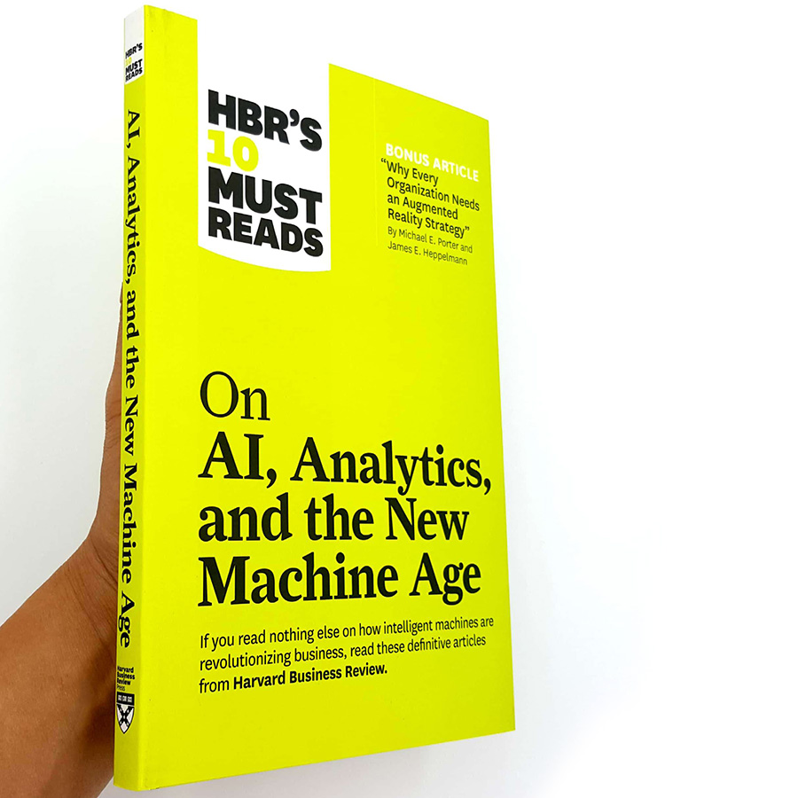 HBR 's 10 Must Reads: On AI , Analytics and the New Machine Age (with bonus article &quot;Why Every Company Needs an Augmented Reality Strategy&quot; by Michael E. Porter and James E. Heppelmann)