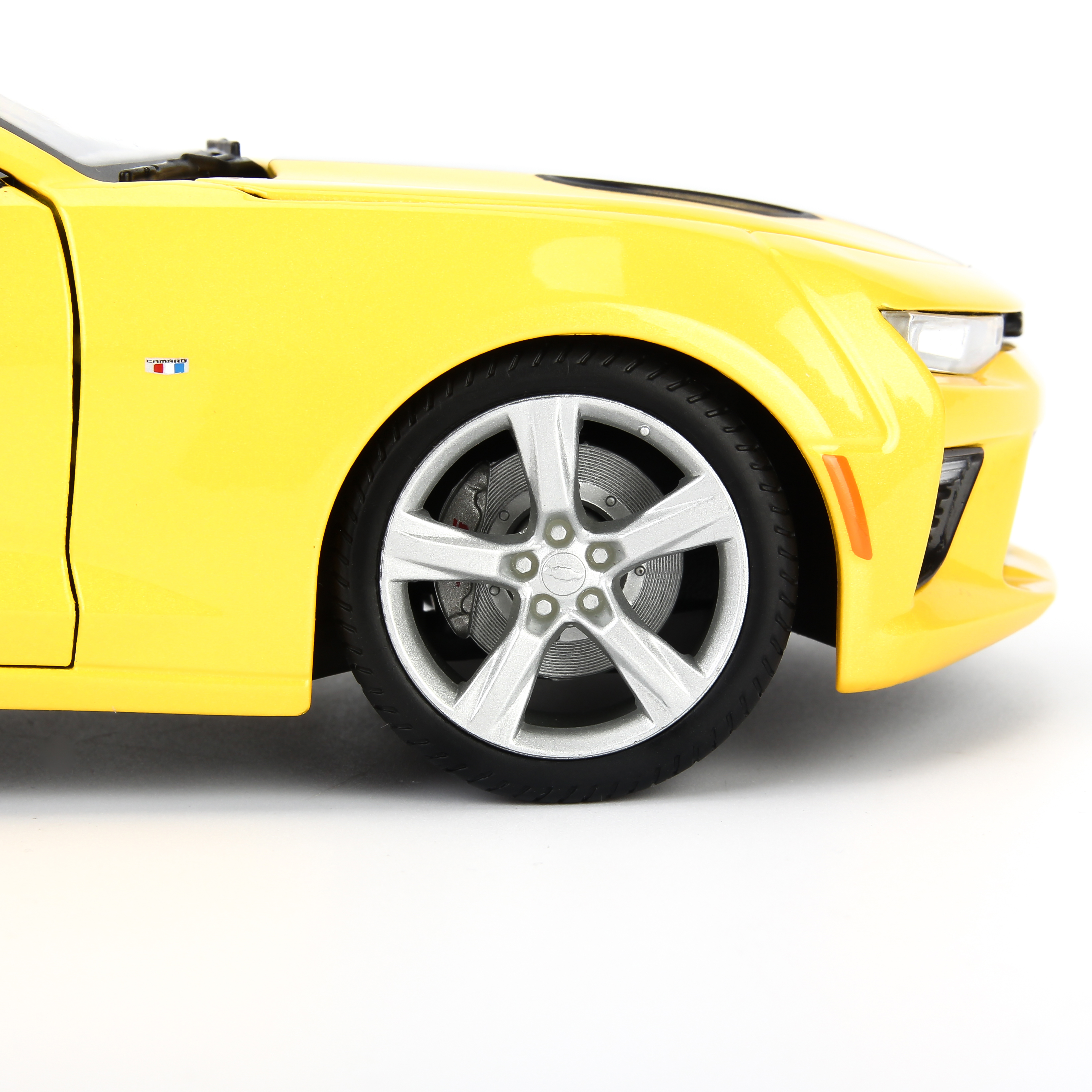 Mô Hình Xe Mô Hình Chevrolet Camaro SS 2016 Yellow 1:18 Maisto MH-31689