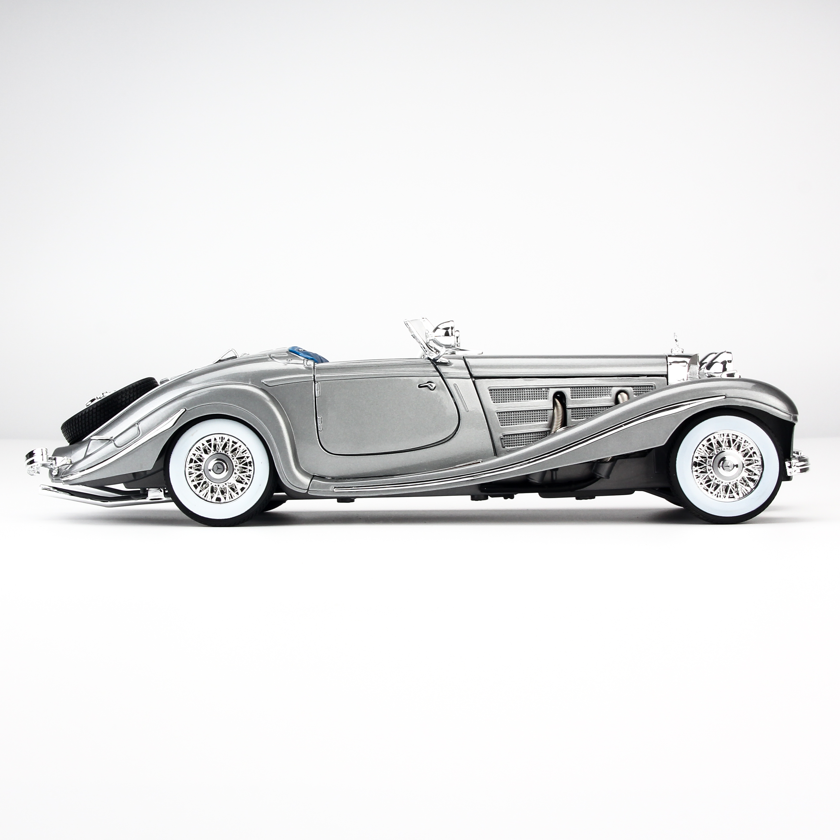 Mô Hình Xe Mercedes-Benz 500K TYP Special Roadster Grey 1:18 Maisto