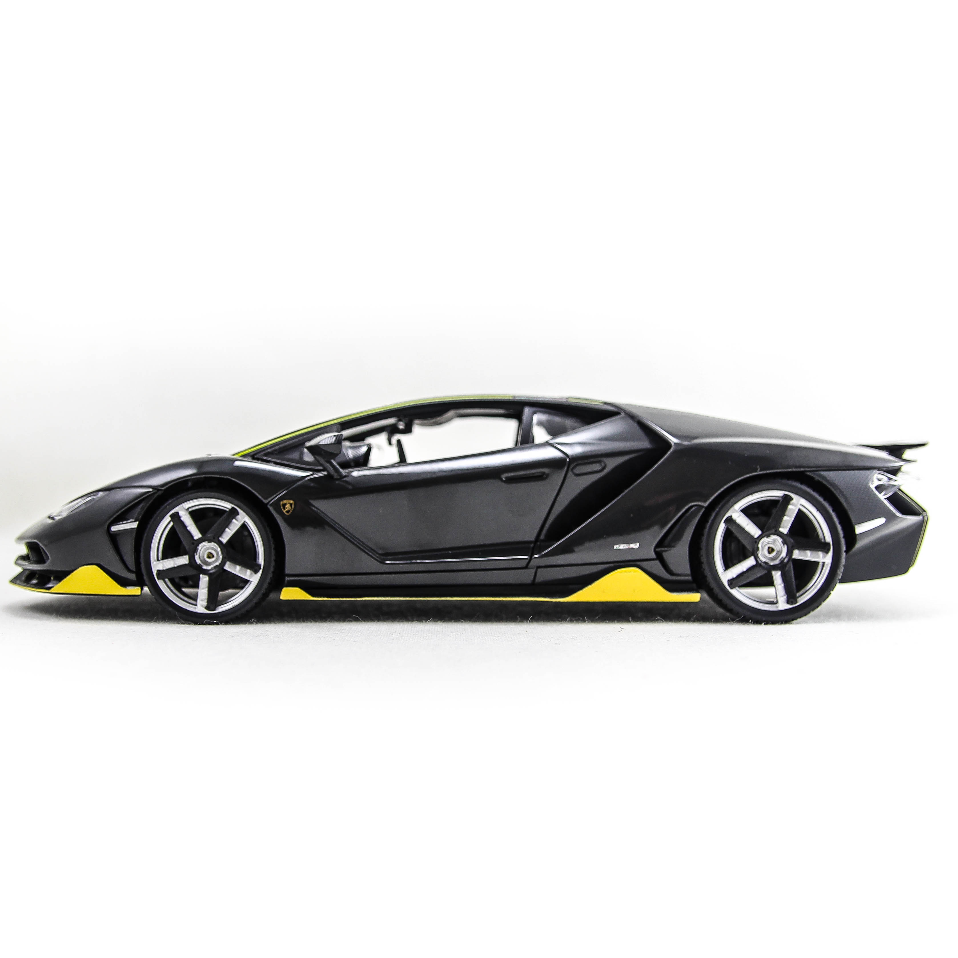 Mô Hình Xe Lamborghini Centenario Black 1:18 Maisto MH-31386