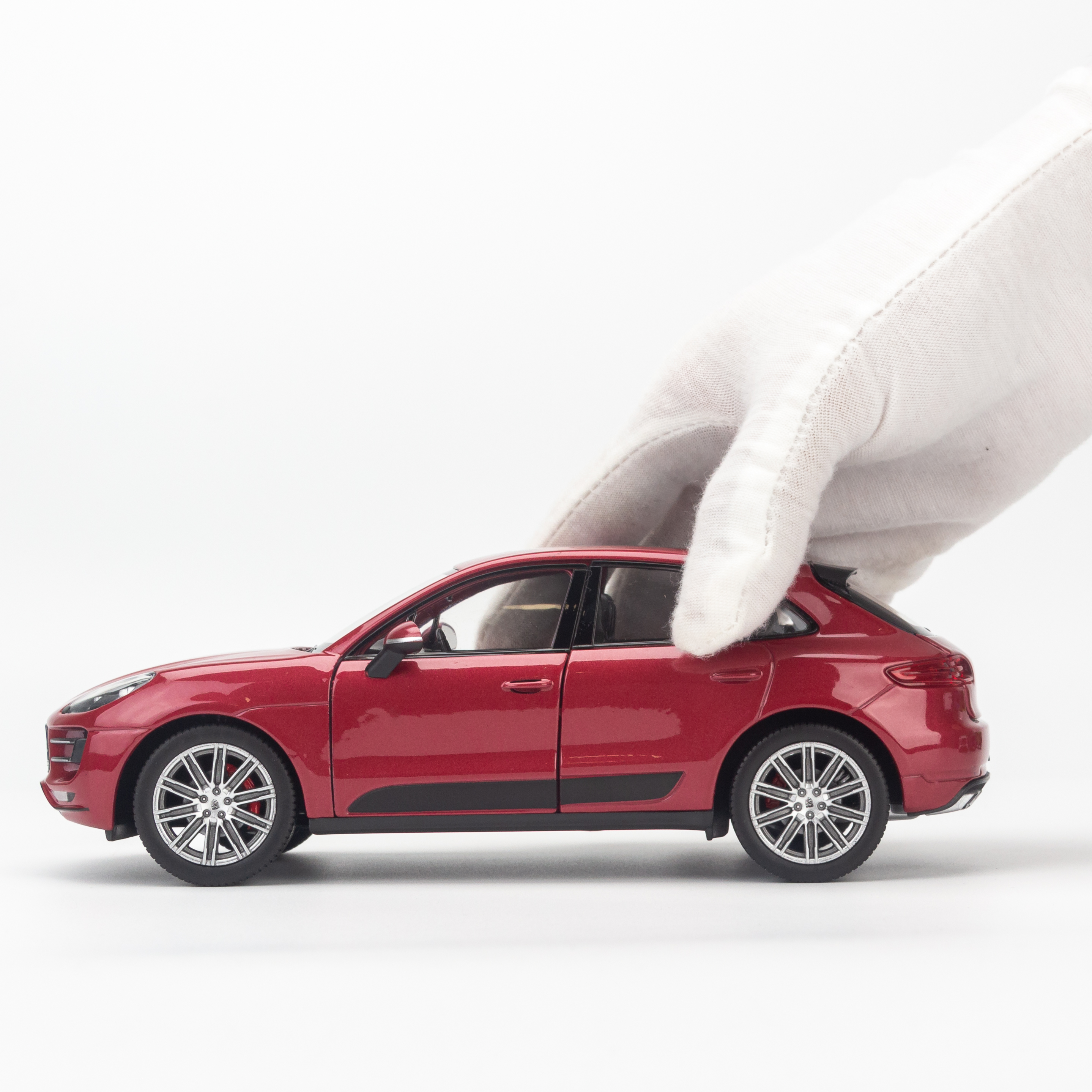 Mô hình xe Porsche Macan Turbo 1:24 Welly - 24047W