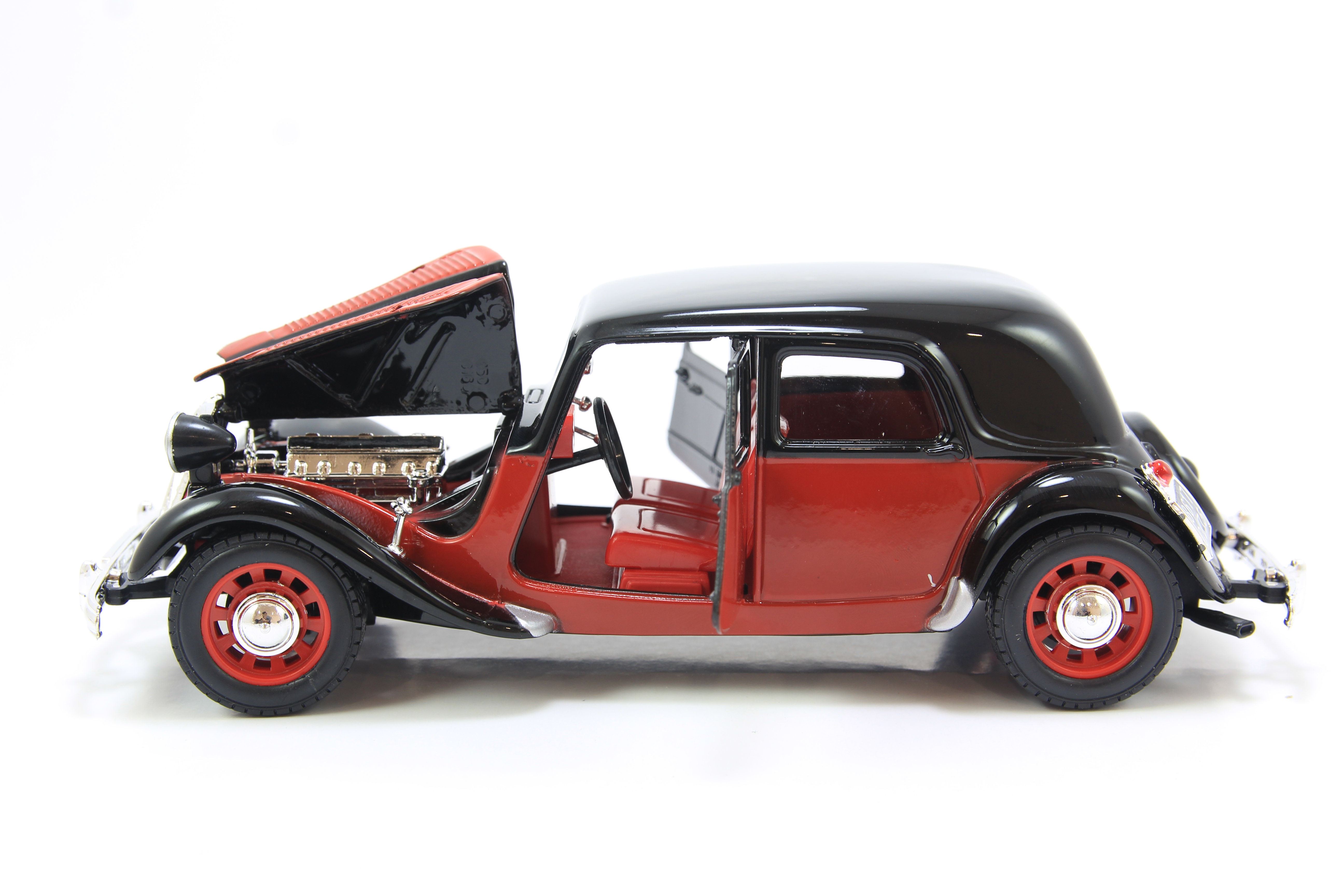 Mô Hình Xe Citroen TA 15CV TA 1938 Black/Red 1:24 Bburago - MH18-22017