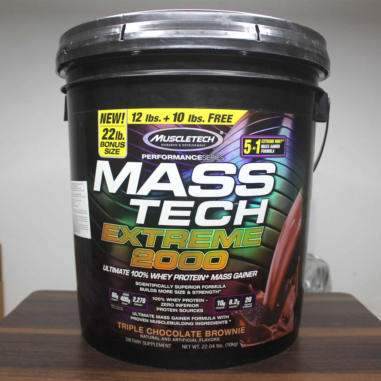 Combo Sữa tăng cân MASS TECH EXTREME 2000 của MuscleTech hương chocolate thùng 10kg hỗ trợ tăng cân tăng cơ nhanh cho người gầy kén ăn, khó hấp thu, khó tăng cân & Bình lắc 600 ml (Màu Ngẫu Nhiên) & Áo Gym size M