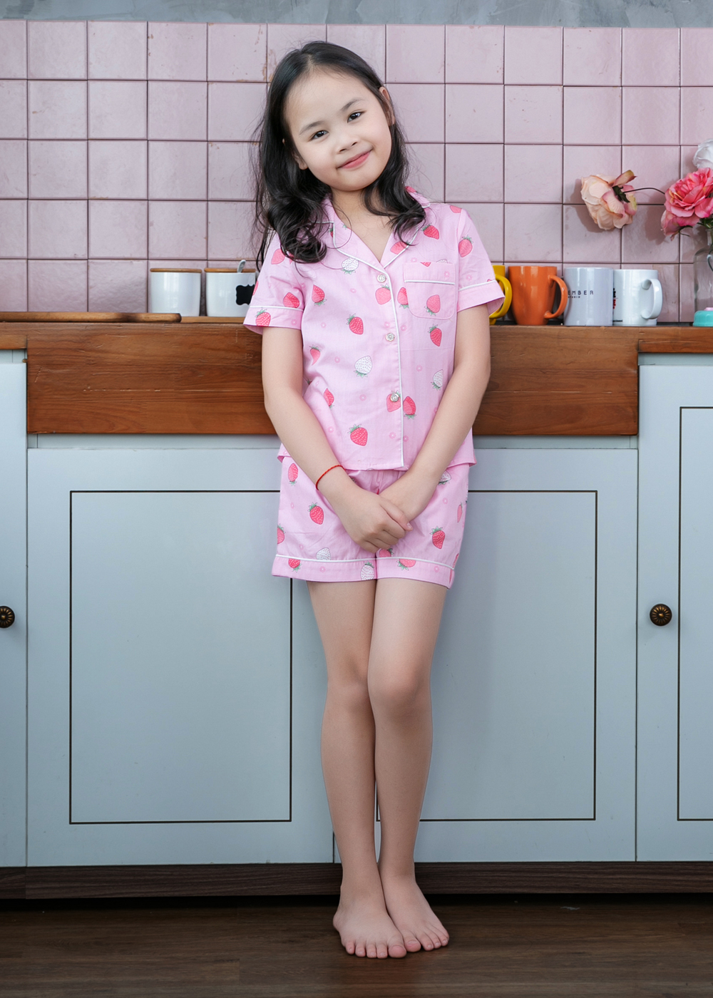 Bộ đồ ngủ Pijama bé gái màu hồng họa tiết quả dâu đỏ