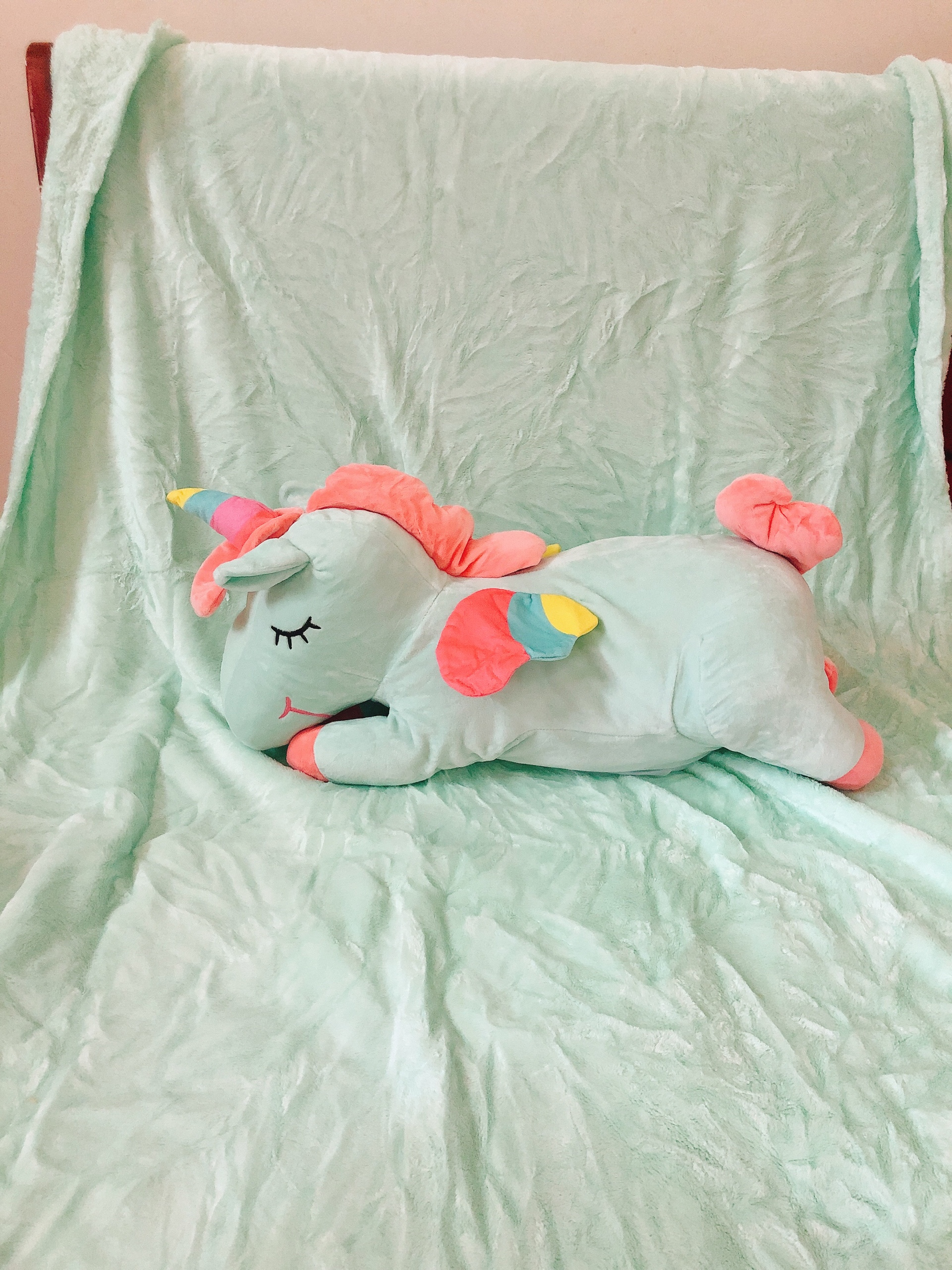 Gối ngủ văn phòng hình kì lân unicorn có cánh kèm chăn, 3 chức năng tiện dụng (gối, chăn, tựa lưng) kích thước gối 60x30x20cm + kích thước chăn 1mx1m7