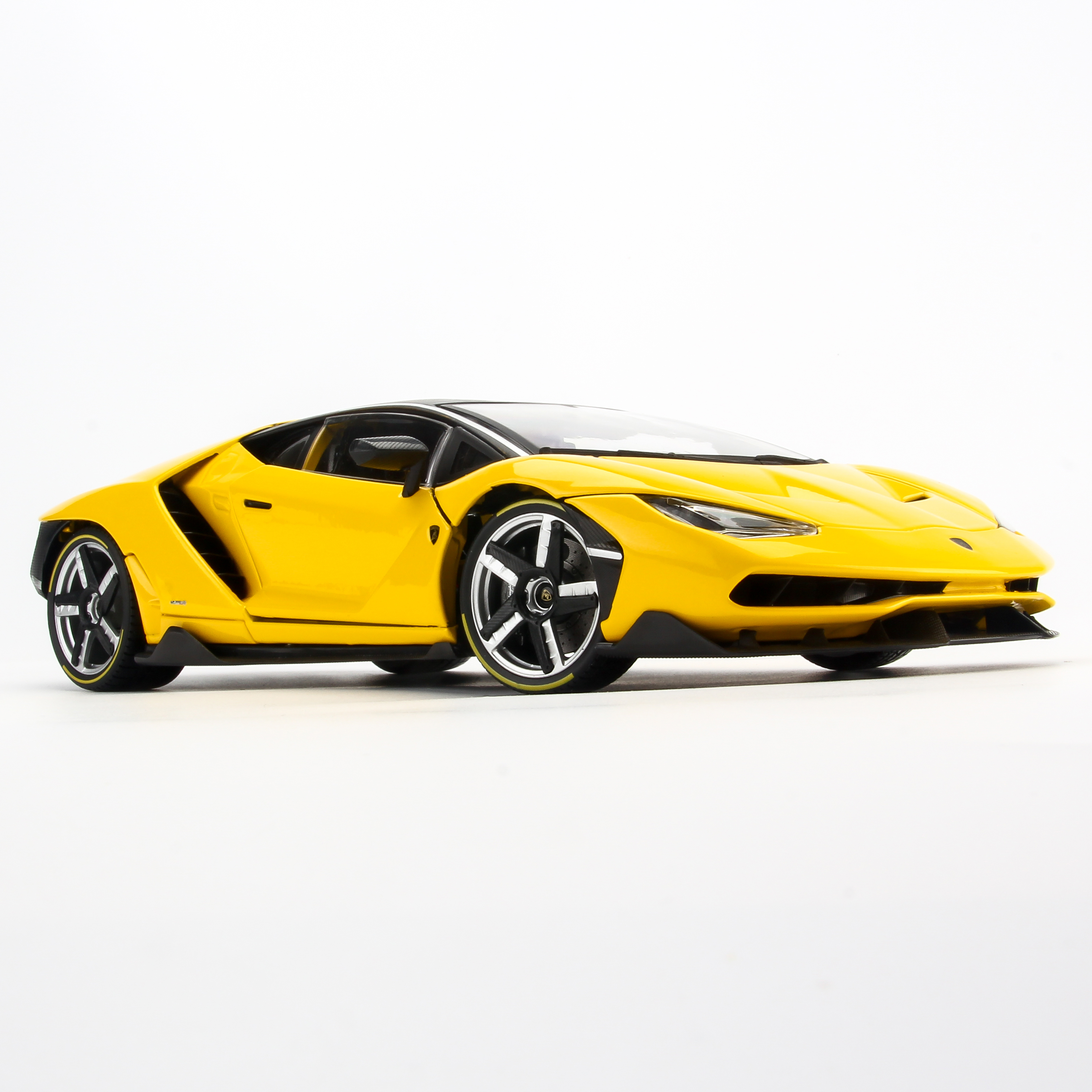 Mô Hình Xe Lamborghini Centenario Yellow 1:18 Exclusive Maisto MH-38136