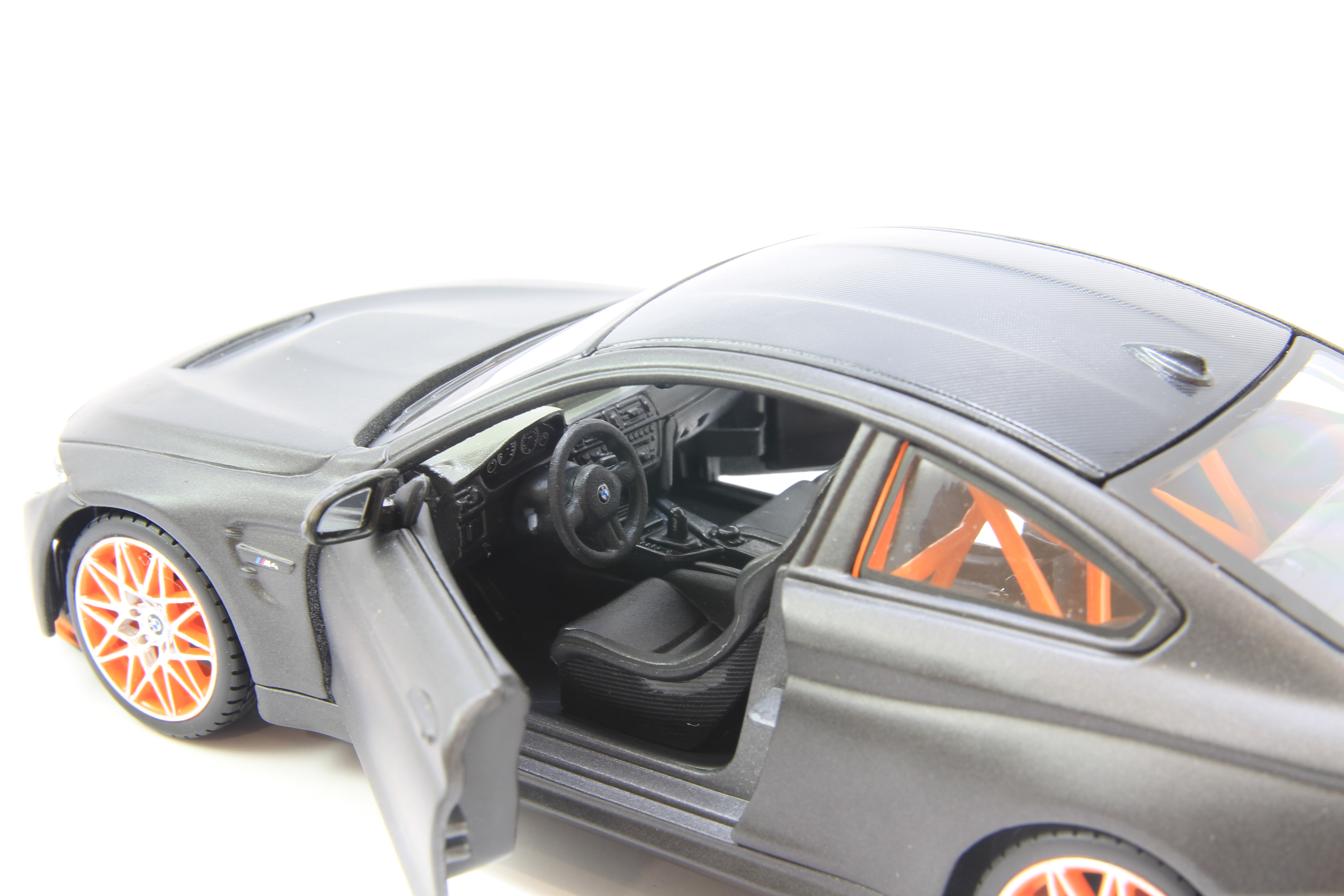 Mô Hình Xe Bmw M4 GTS Flat Grey 1:24 Maisto MH-31246