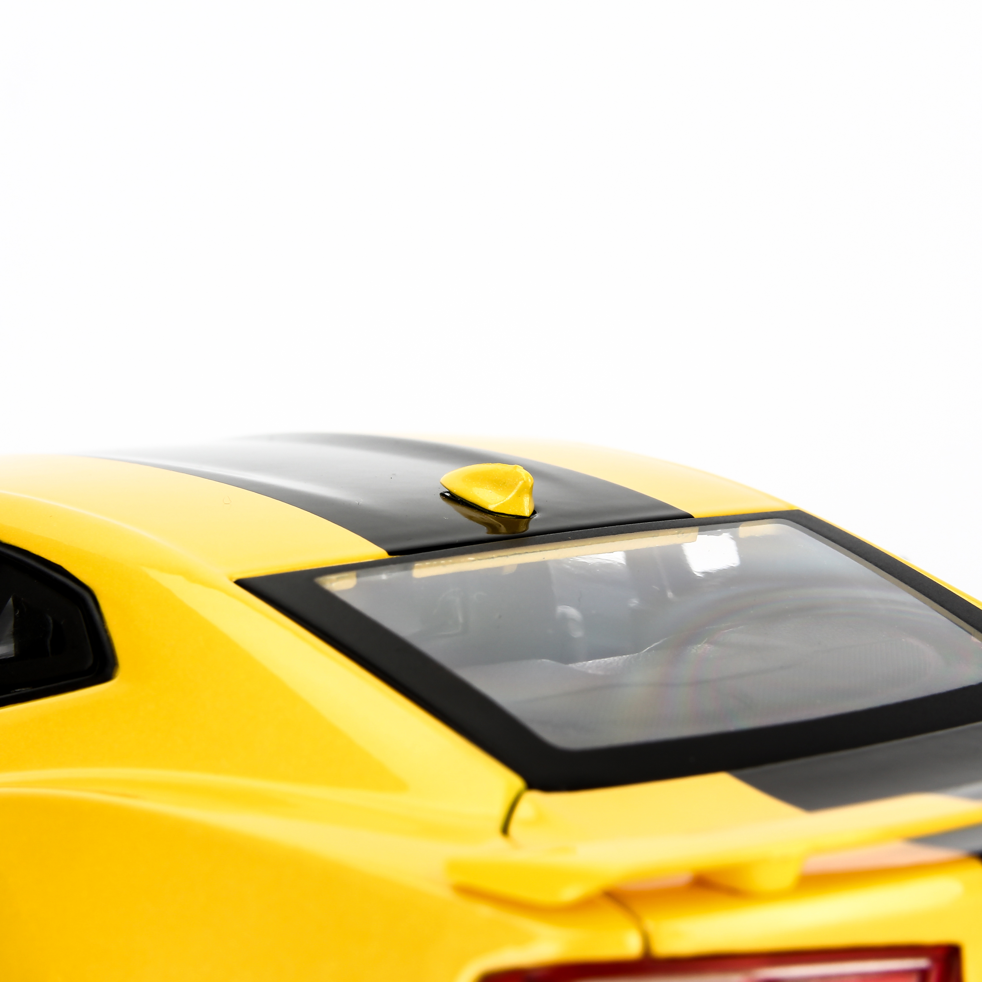 Mô Hình Xe Mô Hình Chevrolet Camaro SS 2016 Yellow 1:18 Maisto MH-31689