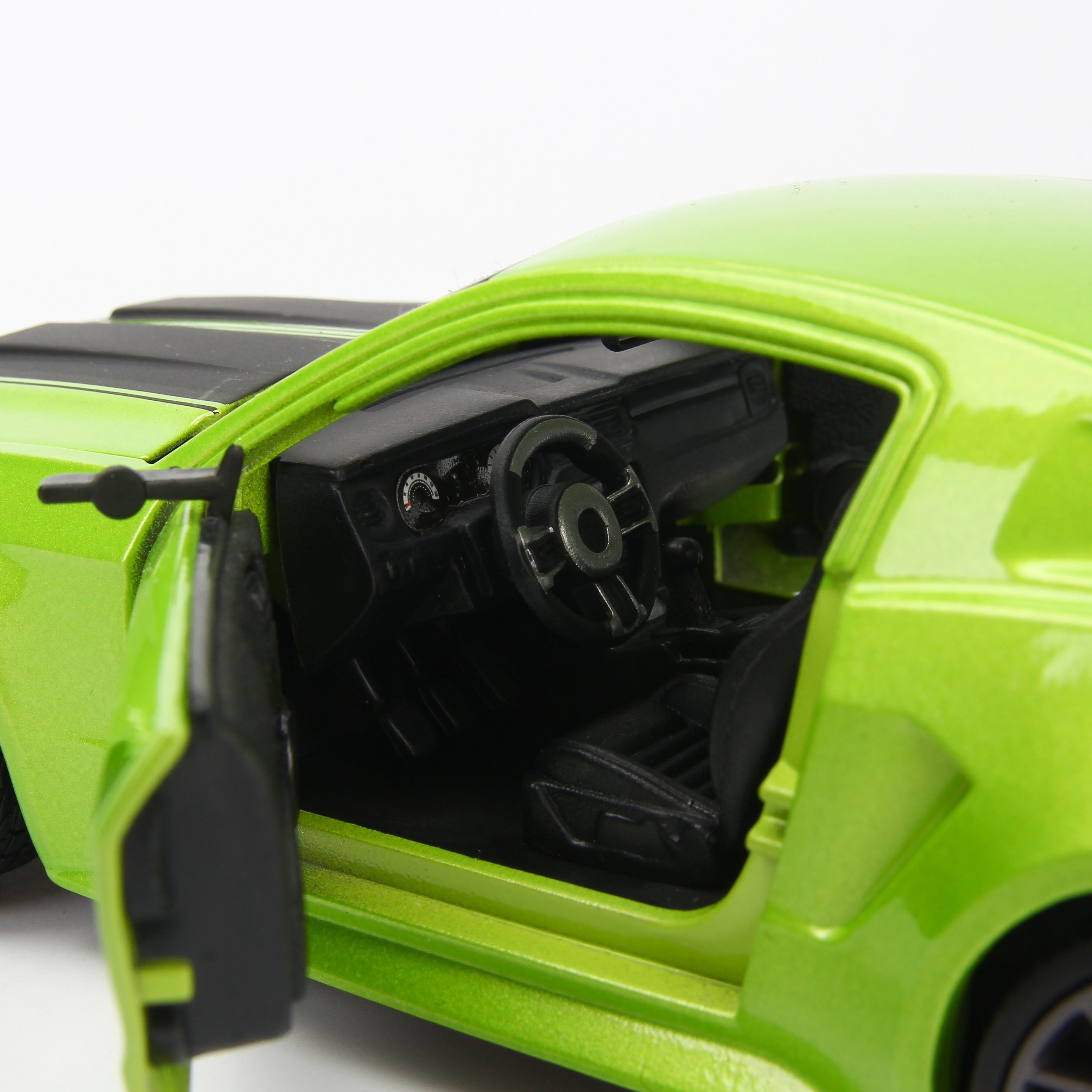 Mô Hình Xe Ford Mustang Street Racer Green 1:24 Maisto MH-31506