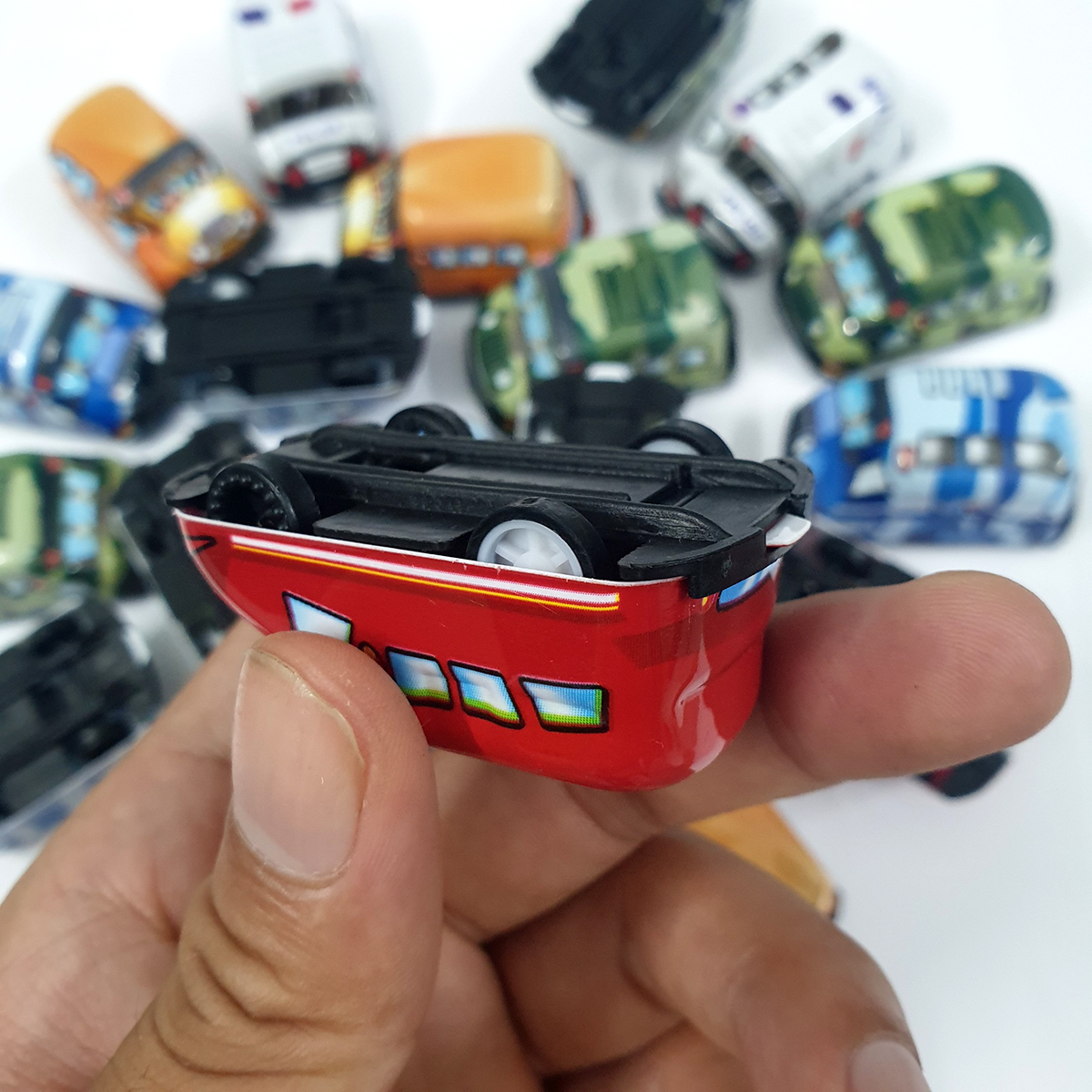 Bộ 20 mô hình đồ chơi ô tô cứu hỏa, xe cứu thương, xe cảnh sát, xe buýt mini bánh đà kích thước 4.5x3x2 cm