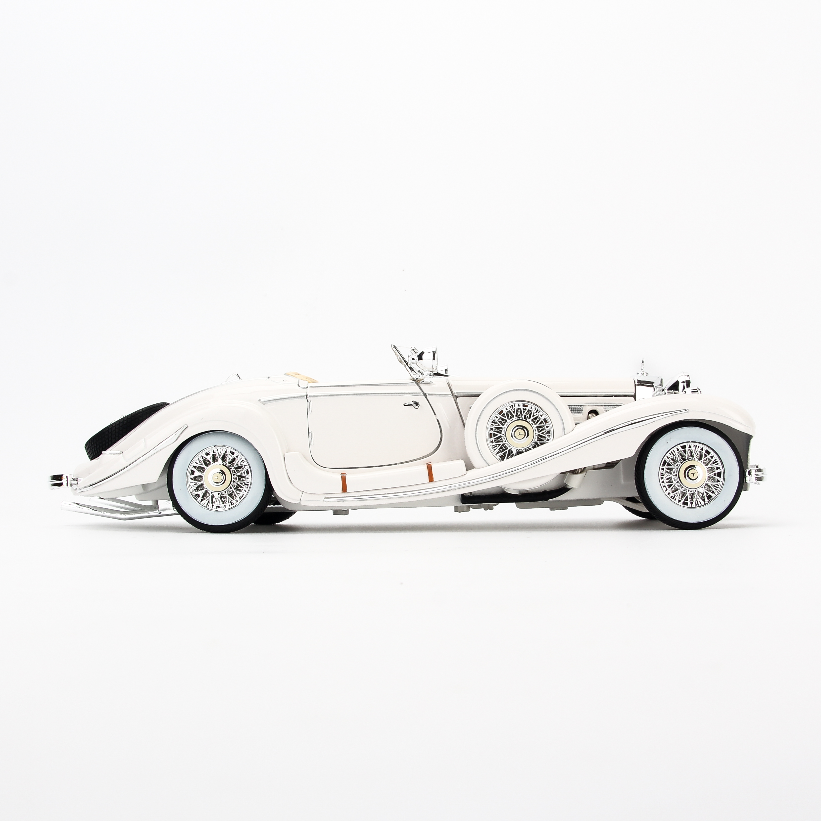 Mô Hình Xe Mercedes-Benz 500K TYP Special Roadster White 1:18 Maisto- MH 36055