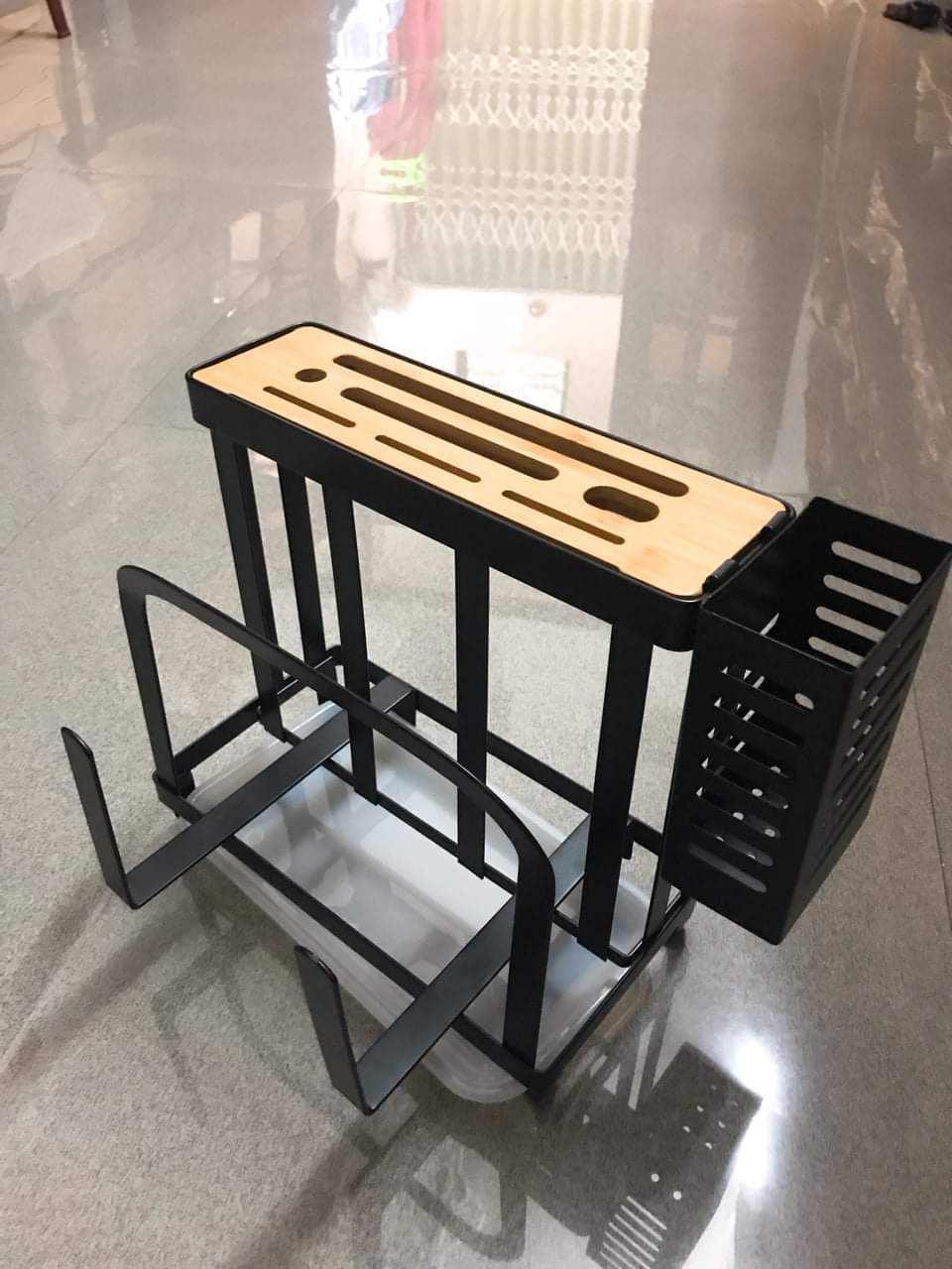 Kệ đựng dao thớt thép có khay hứng nước