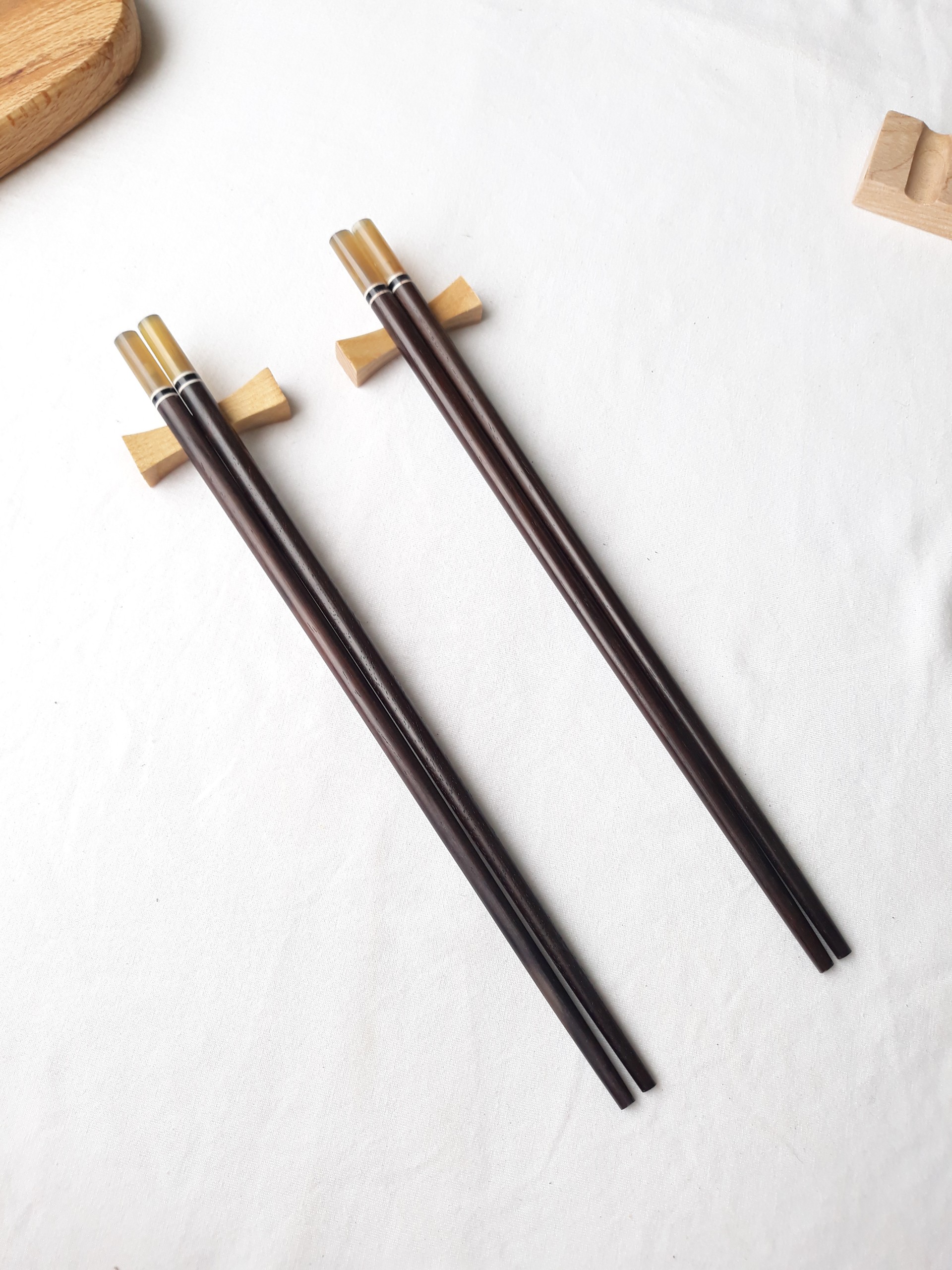 Đũa gỗ Trắc đen tròn gắn sừng-Bộ 5 đôi
