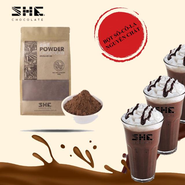 Bột Socola SHE nguyên bản - Túi 500g - SHE Chocolate. Bổ sung năng lượng, tốt cho sức khỏe và dinh dưỡng, pha uống nóng/ đá tiện lợi. Quà tặng sức khỏe, quà tặng người thân, dịp lễ