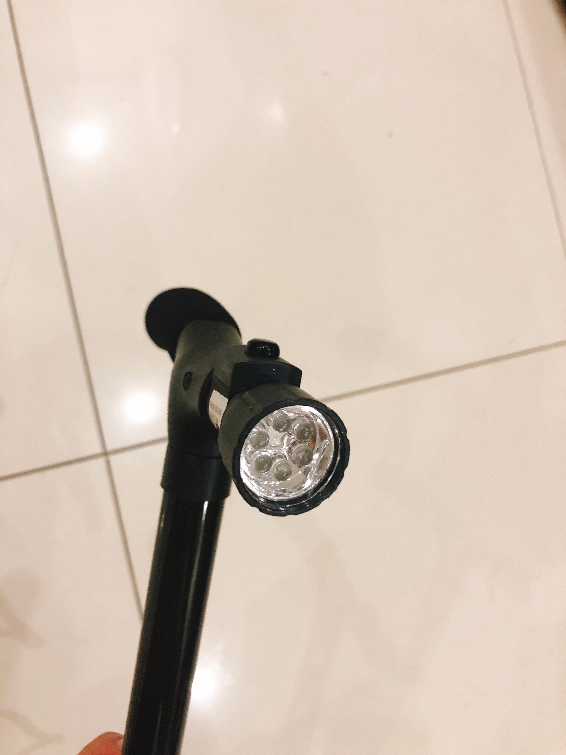 Gậy batoong đa năng phù hợp cho người cao tuổi