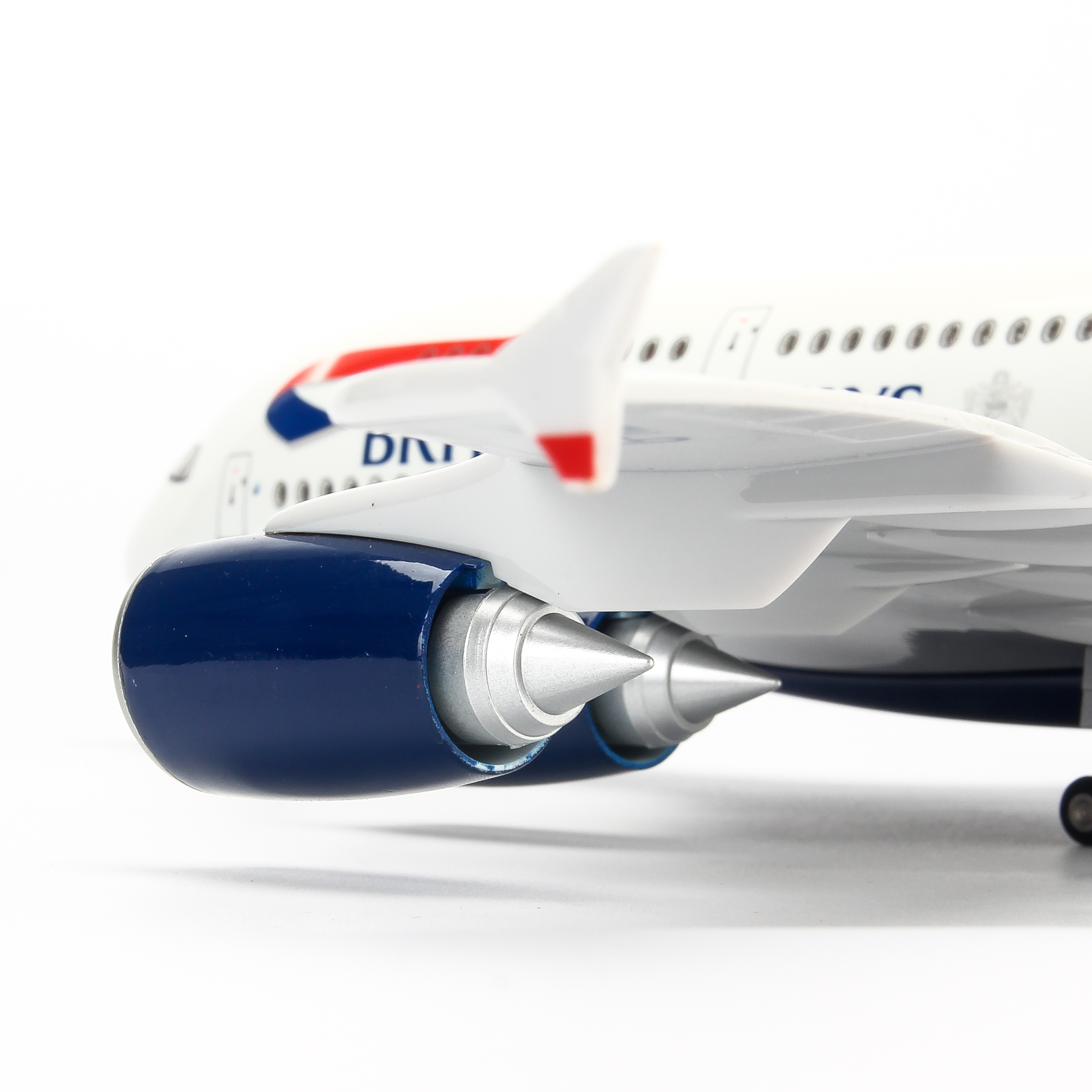 Mô Hình Máy Bay AIRBUS A380 BRITISH AIRWAYS 1:160 EVERFLY (47CM CÓ ĐÈN LED)