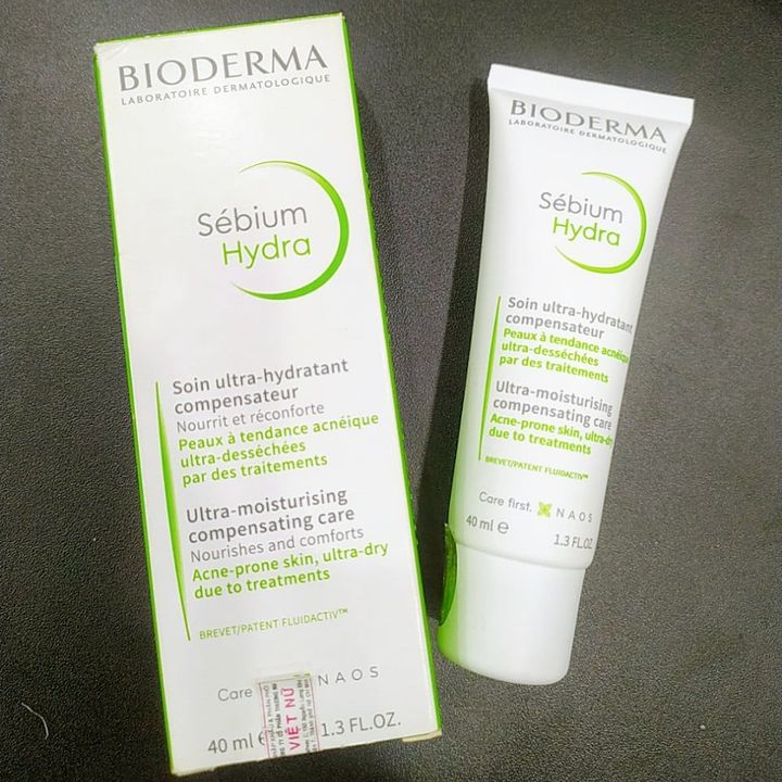 Kem Dưỡng Ẩm Bioderma Sébium Hydra Dành Cho Da Dầu Nhờn Mụn Giúp Nuôi Dưỡng, Làm Dụi Và Phục Hồi Cho Da 40ml + Tặng Kèm 1 Móc Khóa Hình Tour Eiffel Viền Đỏ