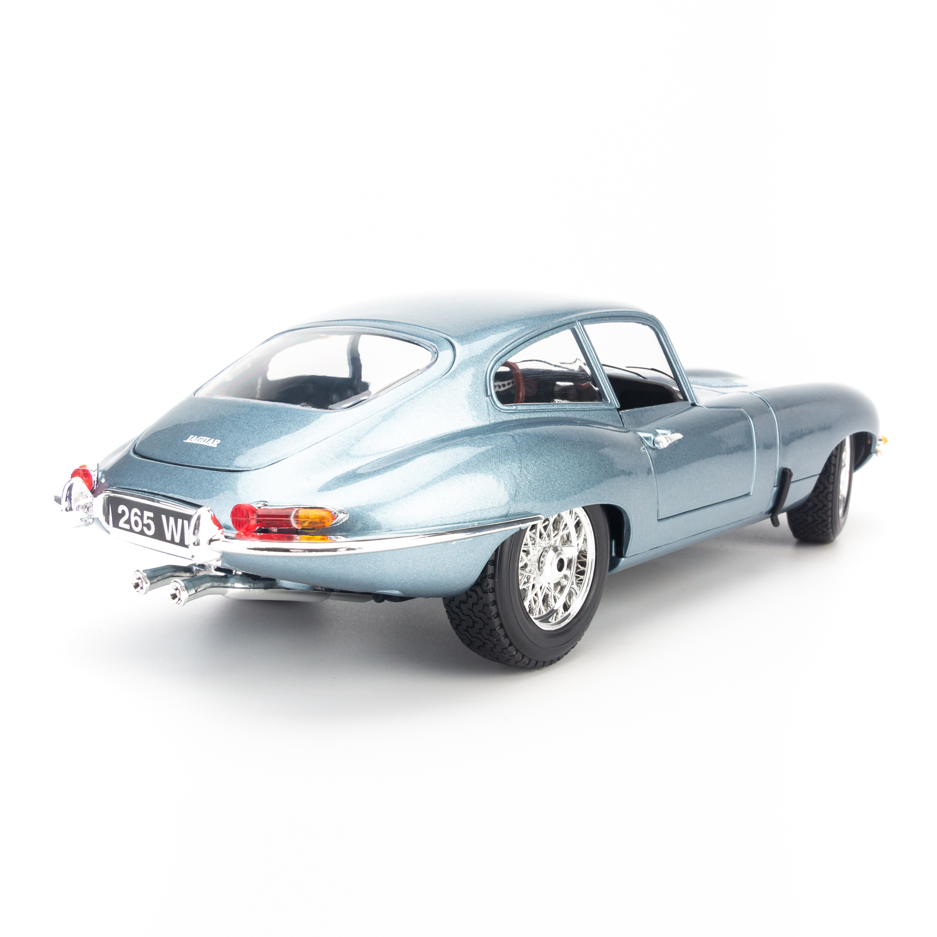 Mô Hình Xe Jaguar E-Type Coupe Silver/Blue 1:18 Bburago - MH-18-12044