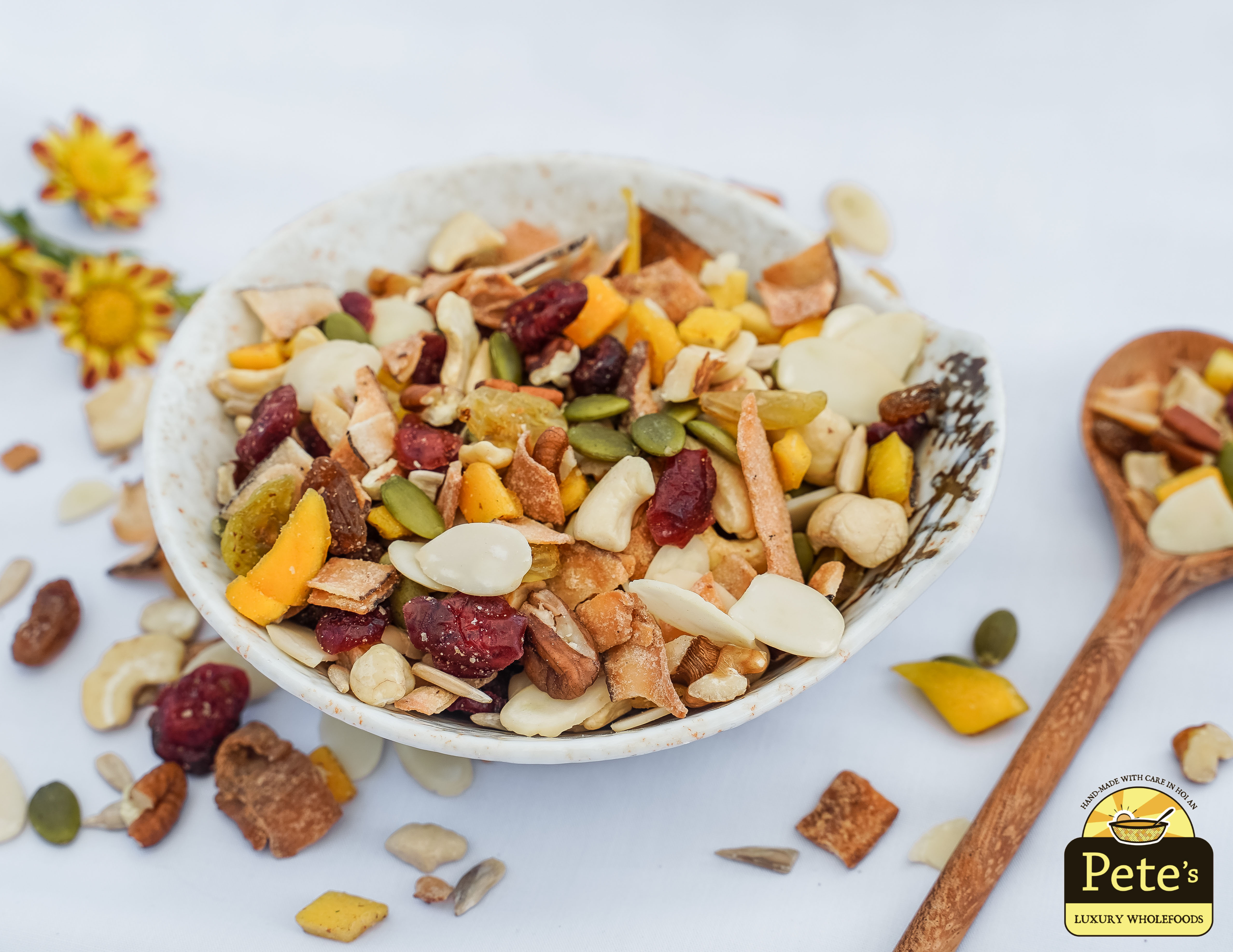 Hạt năng lượng, Snack trái cây Trail Mix 100g Pete's Luxury Wholefoods